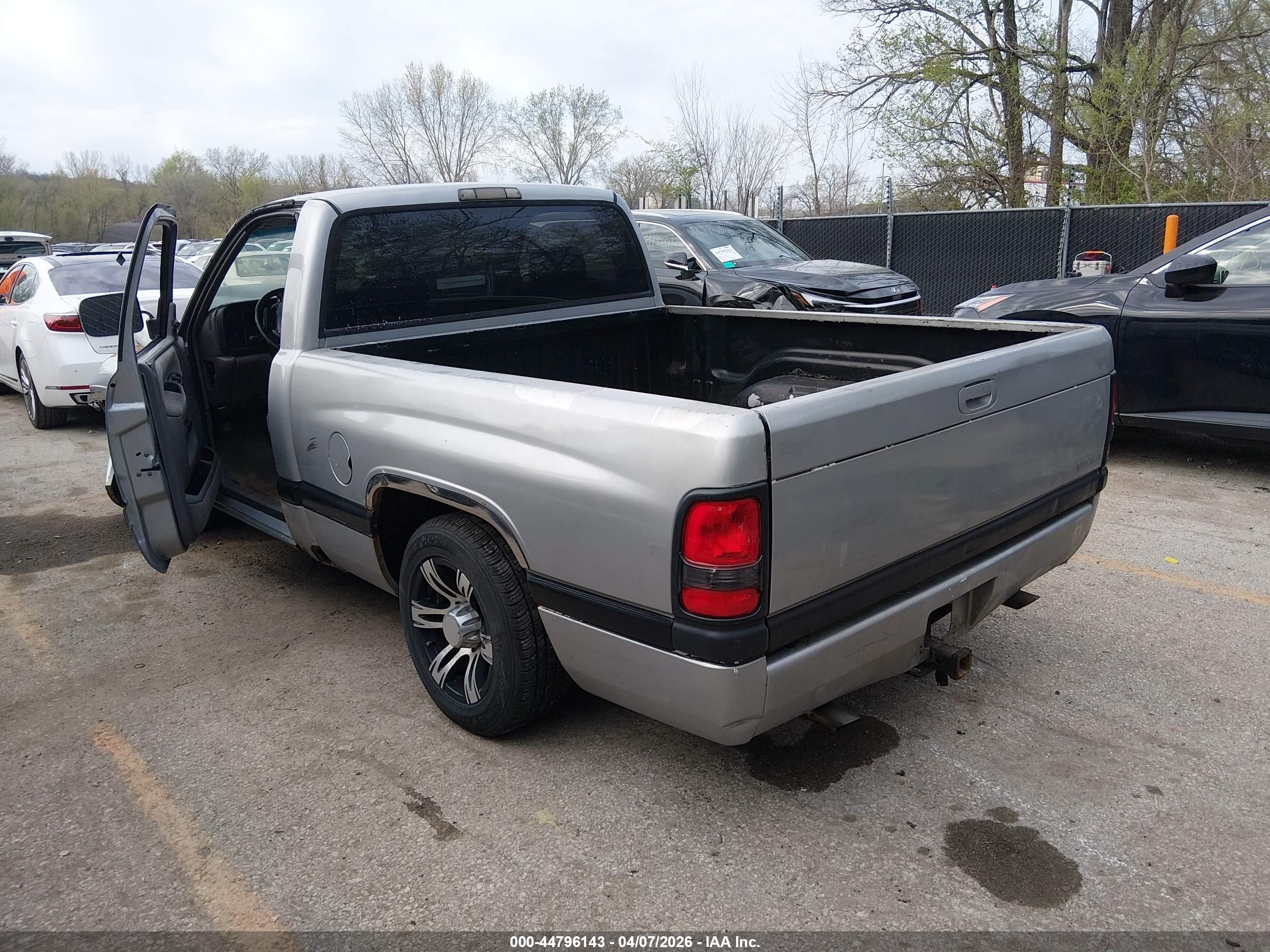 1994 Dodge Ram 1500   Silver vin: 3B7HC16Y5RM502722