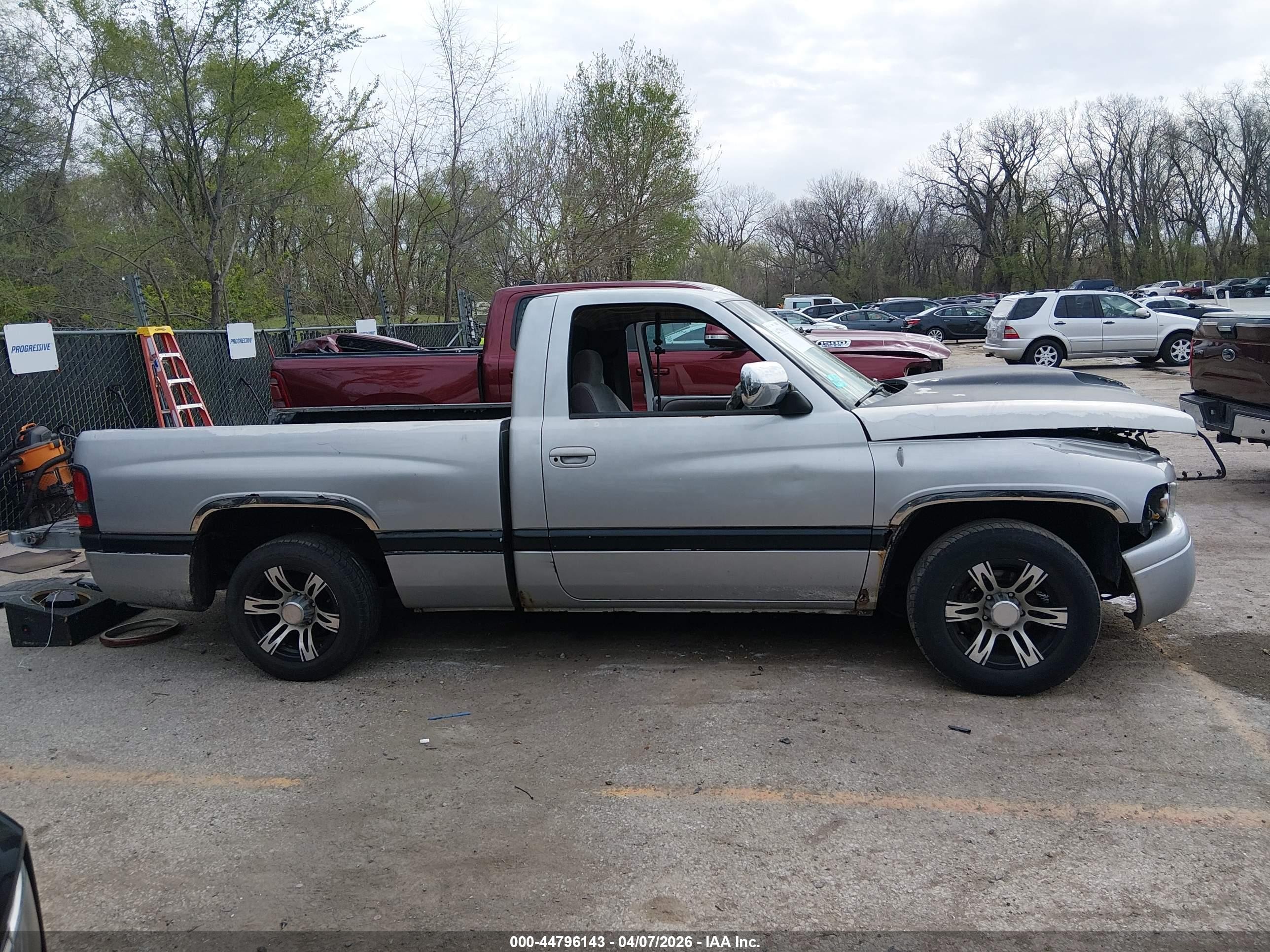 1994 Dodge Ram 1500   Silver vin: 3B7HC16Y5RM502722