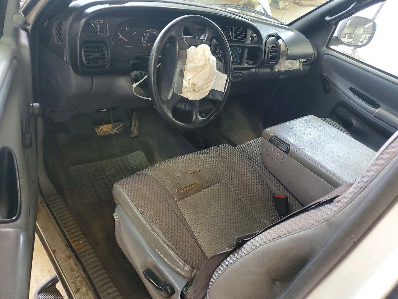 1999 Dodge Ram 1500 White vin: 3B7HF12Y9XG136191