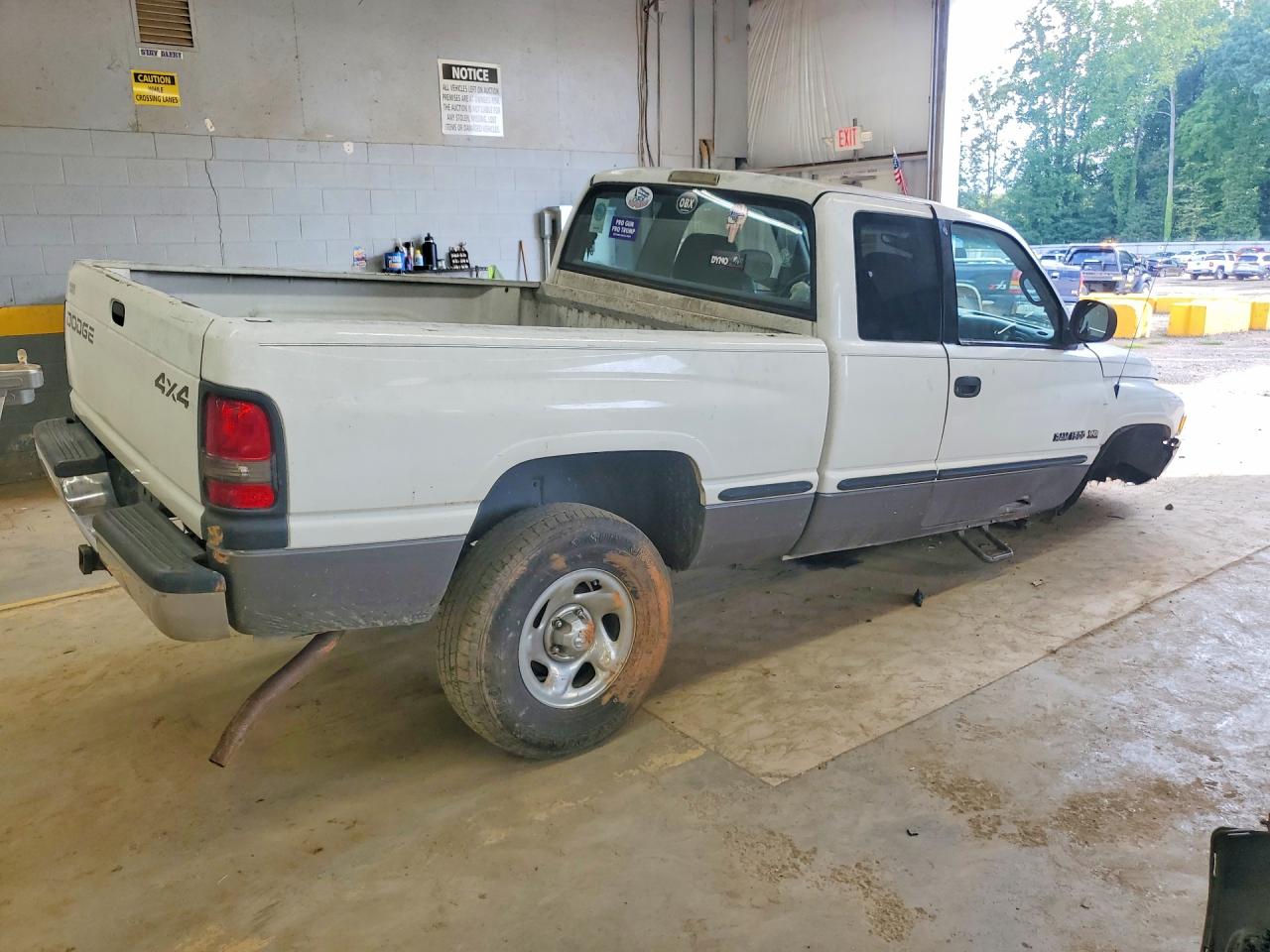 1999 Dodge Ram 1500 White vin: 3B7HF12Y9XG136191