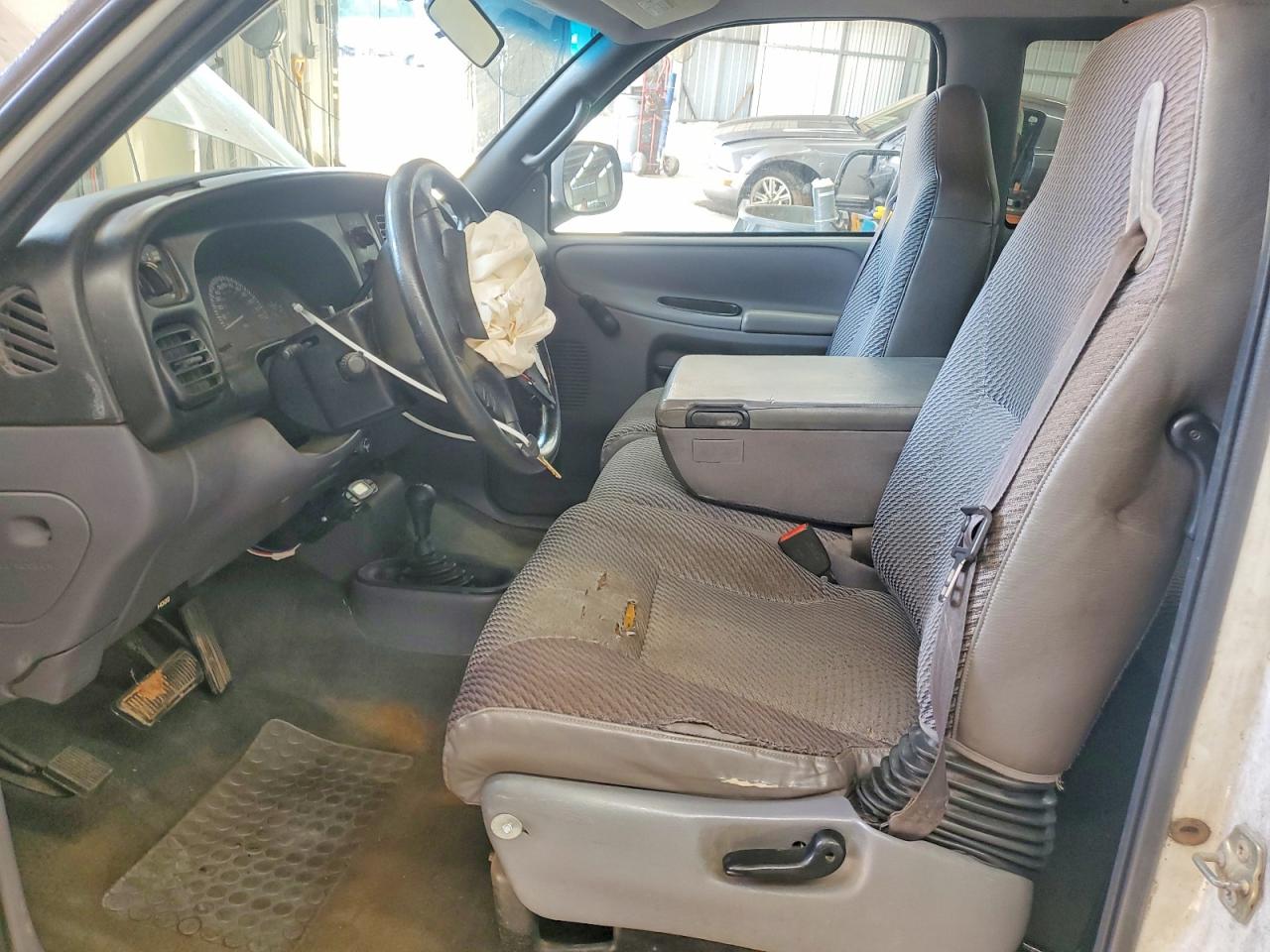 1999 Dodge Ram 1500 White vin: 3B7HF12Y9XG136191