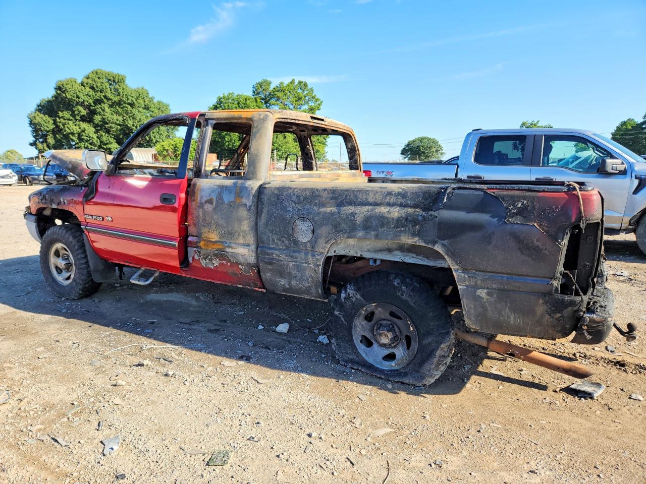 1996 Dodge Ram 1500 Red vin: 3B7HF13Y3TM103066