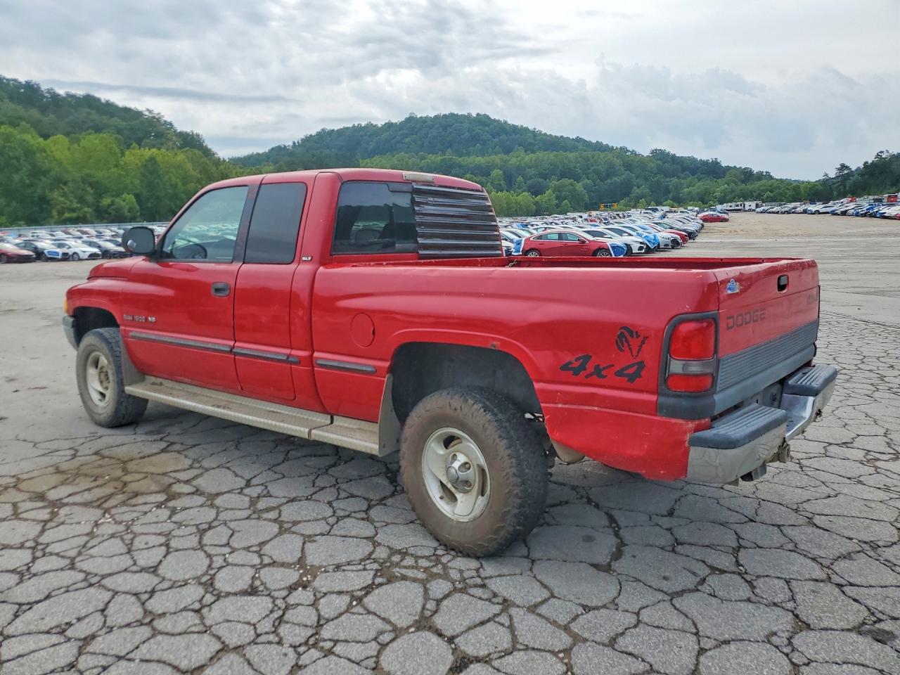 1999 Dodge Ram 1500 Красный vin: 3B7HF13Y3XG190438