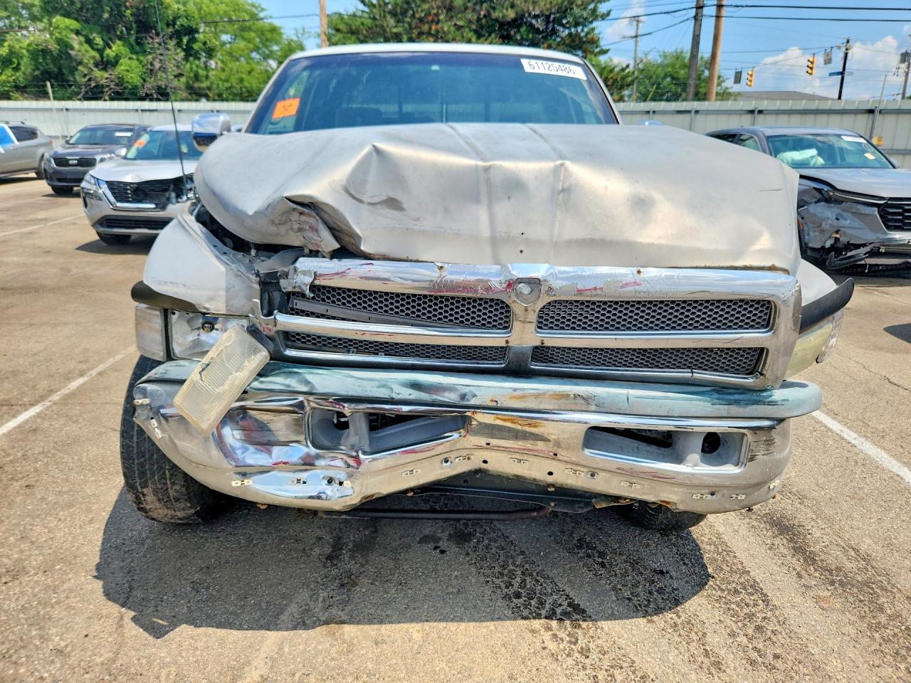 1997 Dodge Ram1500 Silver vin: 3B7HF13Y4VM586067