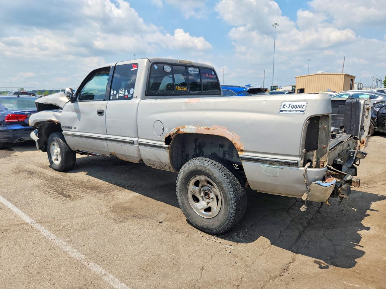 1997 Dodge Ram1500 Silver vin: 3B7HF13Y4VM586067