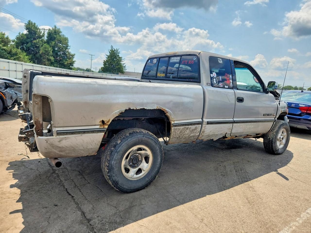 1997 Dodge Ram1500 Silver vin: 3B7HF13Y4VM586067