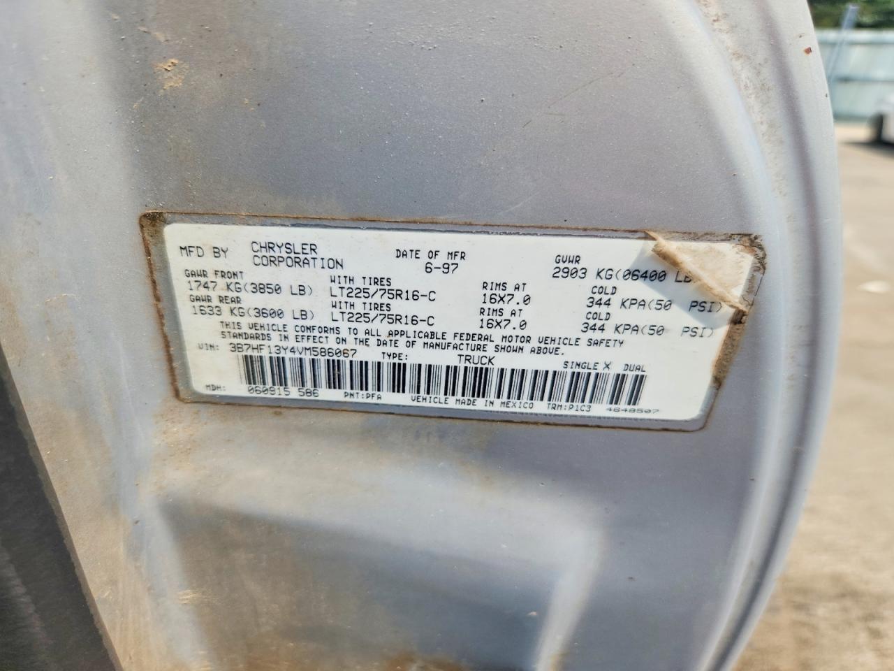 1997 Dodge Ram1500 Silver vin: 3B7HF13Y4VM586067