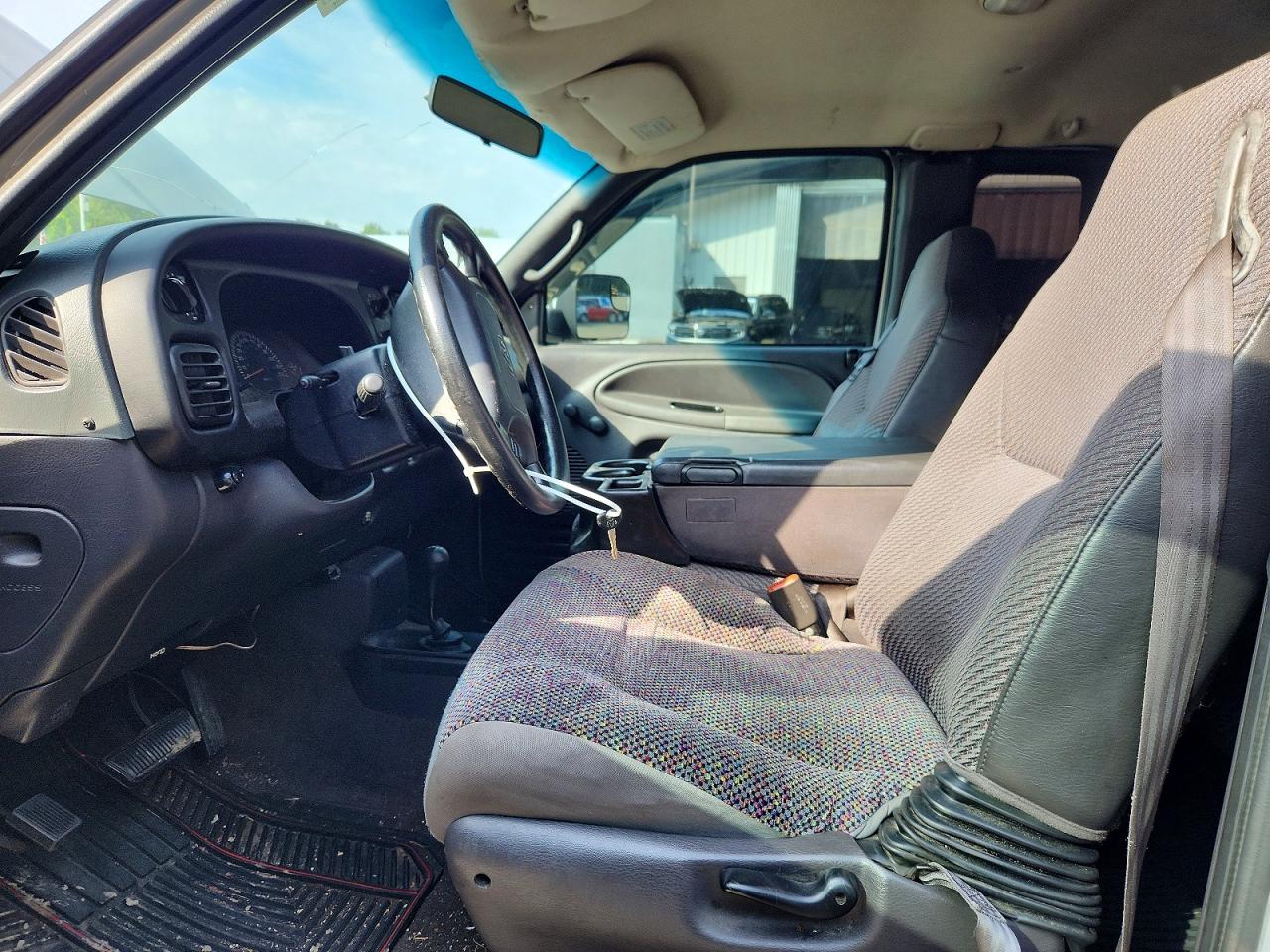 1999 Dodge Ram 1500 Silver vin: 3B7HF13Y5XG205909