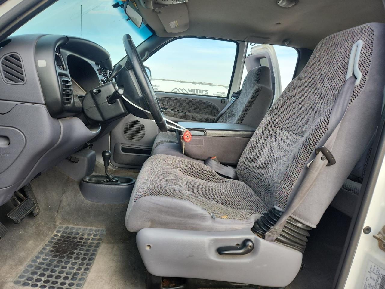 2001 Dodge Ram 1500 White vin: 3B7HF13YX1M552953