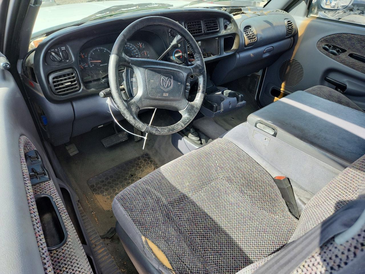 2001 Dodge Ram 1500 Белый vin: 3B7HF13Z11G806346