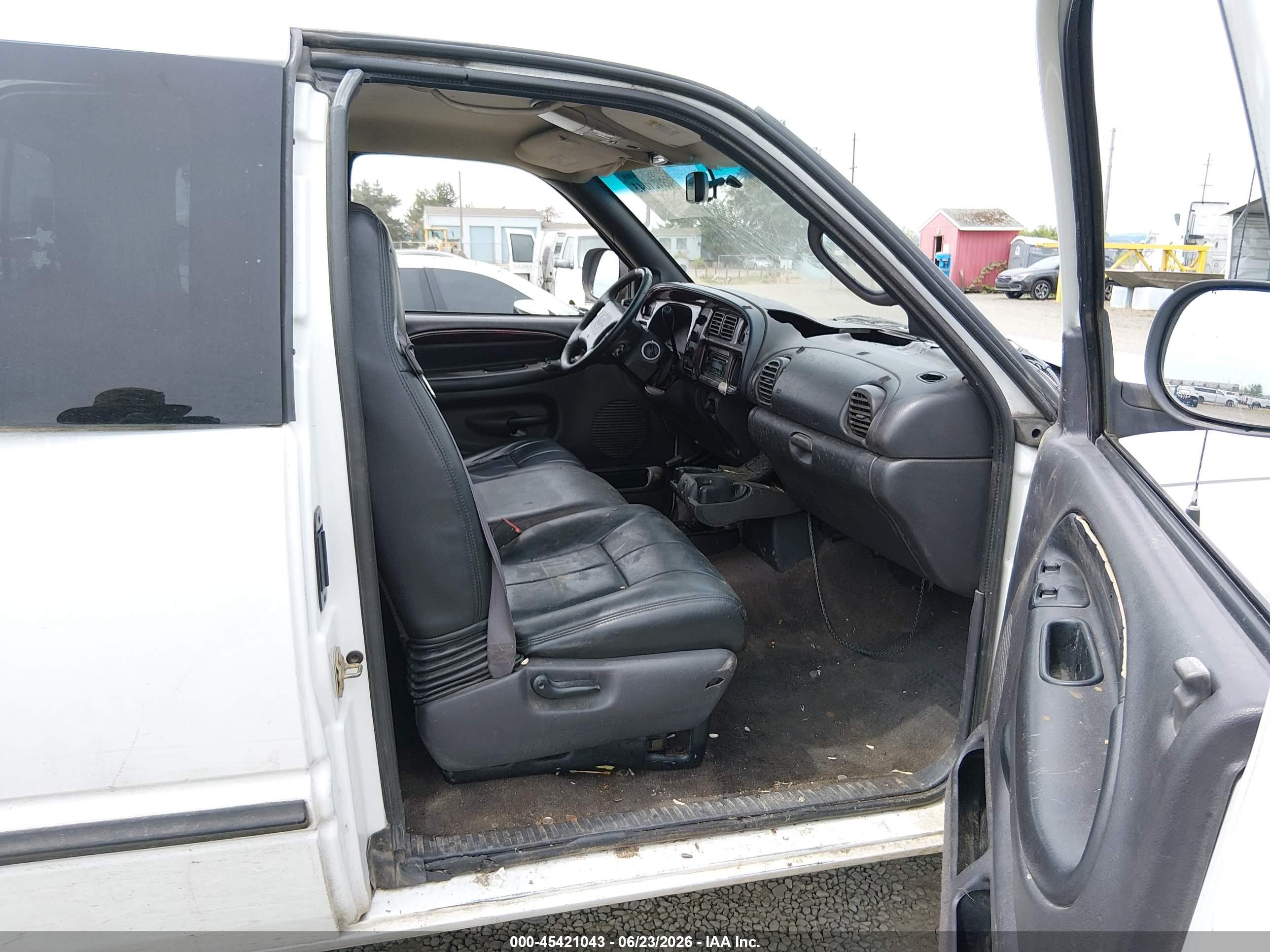 1999 Dodge Ram 1500 St White vin: 3B7HF13Z1XG132403