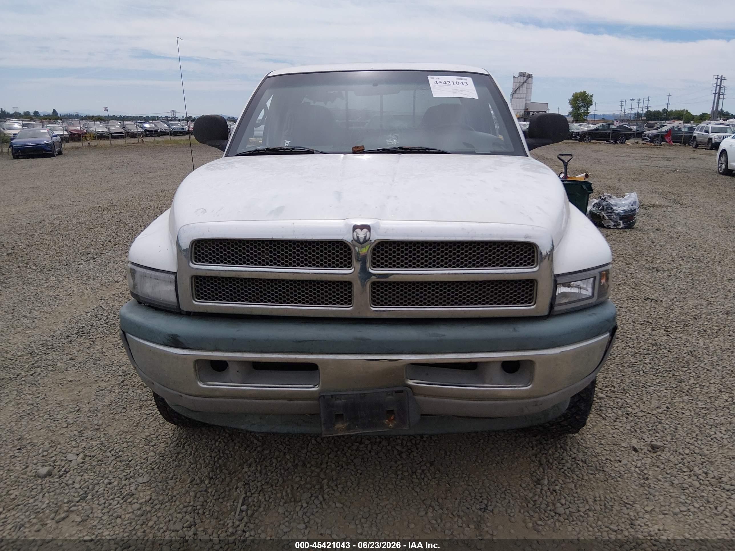 1999 Dodge Ram 1500 St White vin: 3B7HF13Z1XG132403