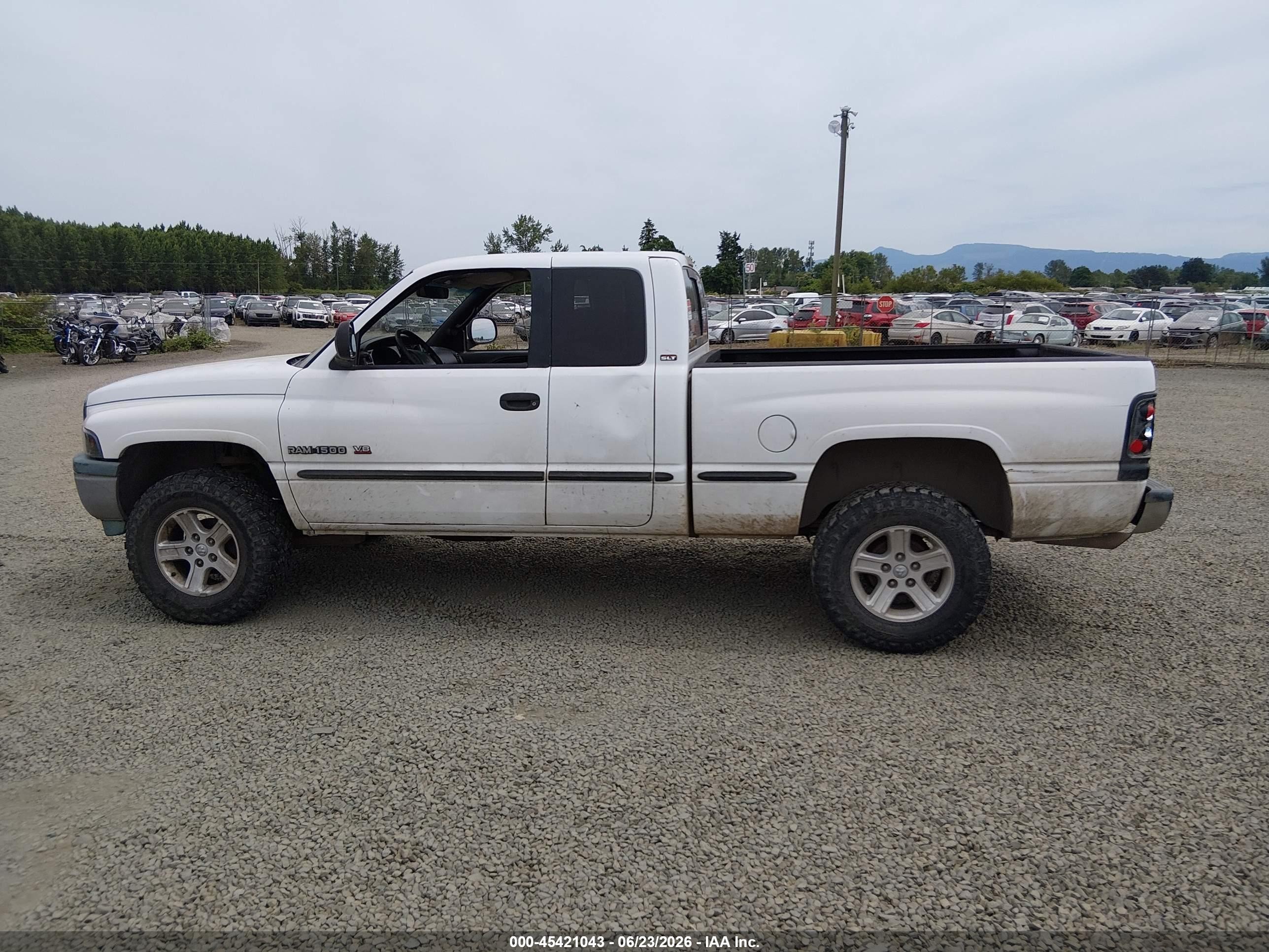 1999 Dodge Ram 1500 St White vin: 3B7HF13Z1XG132403