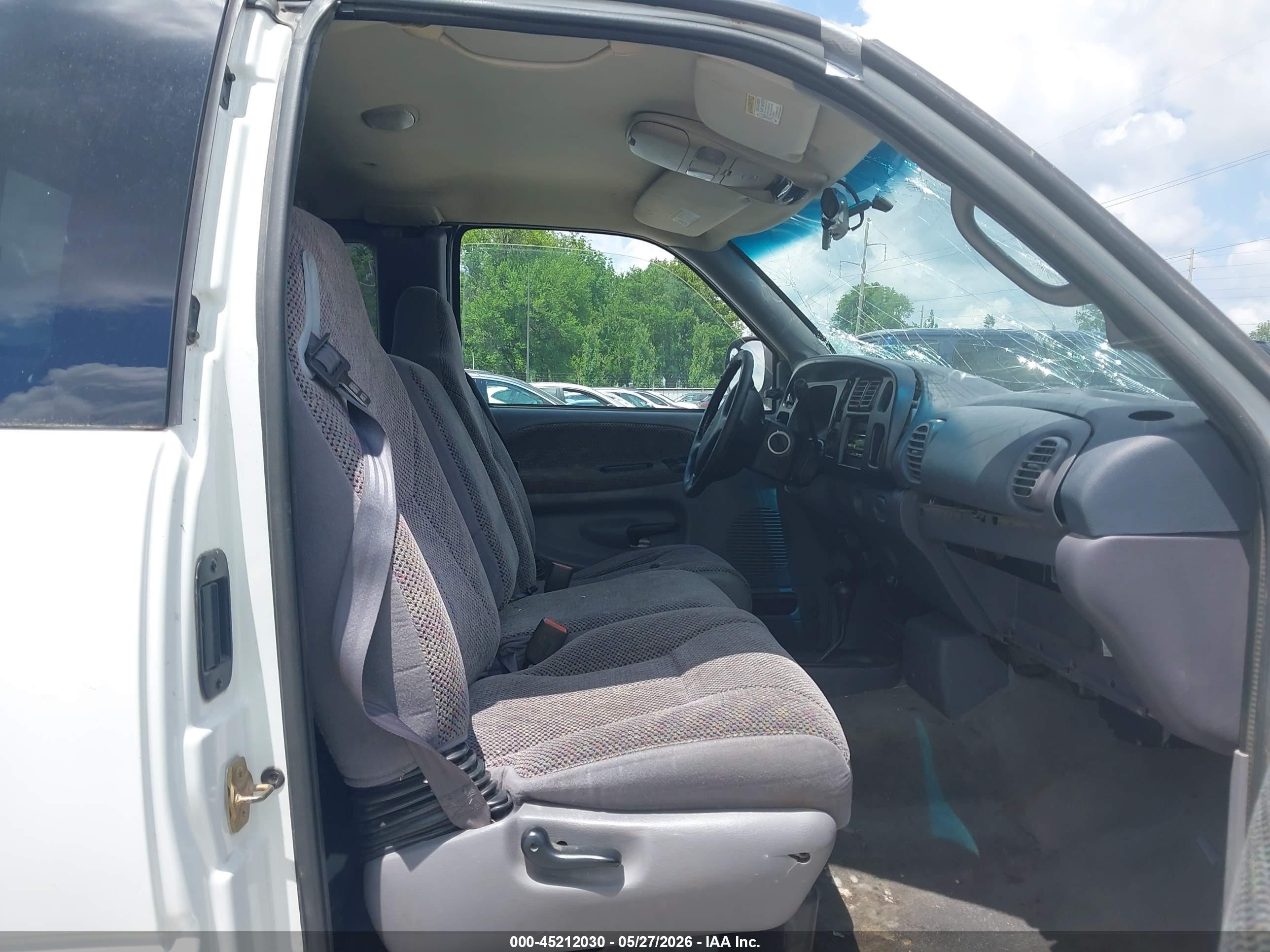 2000 Dodge Ram 1500 St Белый vin: 3B7HF13Z2YG133450