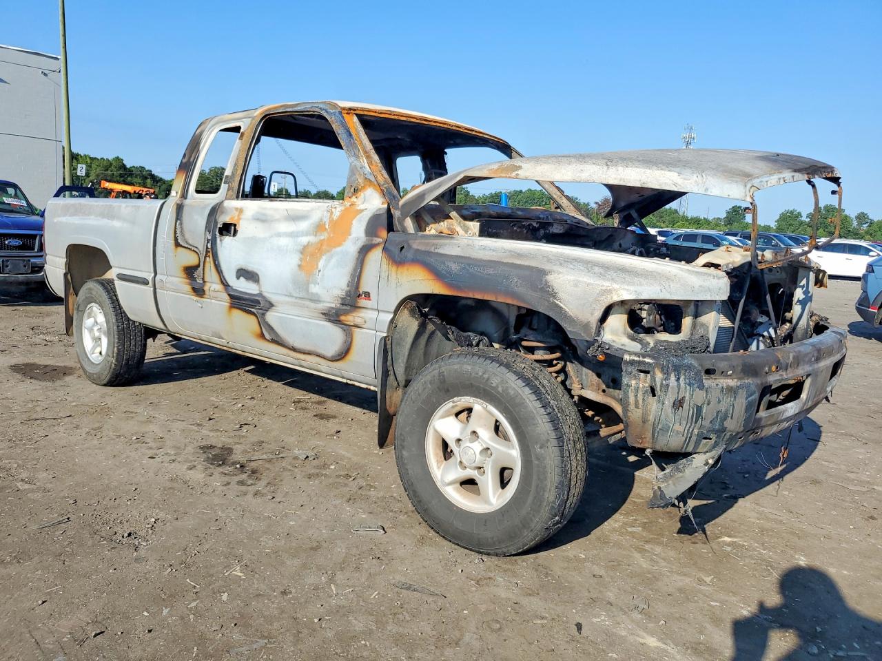 1999 Dodge Ram 1500 Silver vin: 3B7HF13Z3XM590848