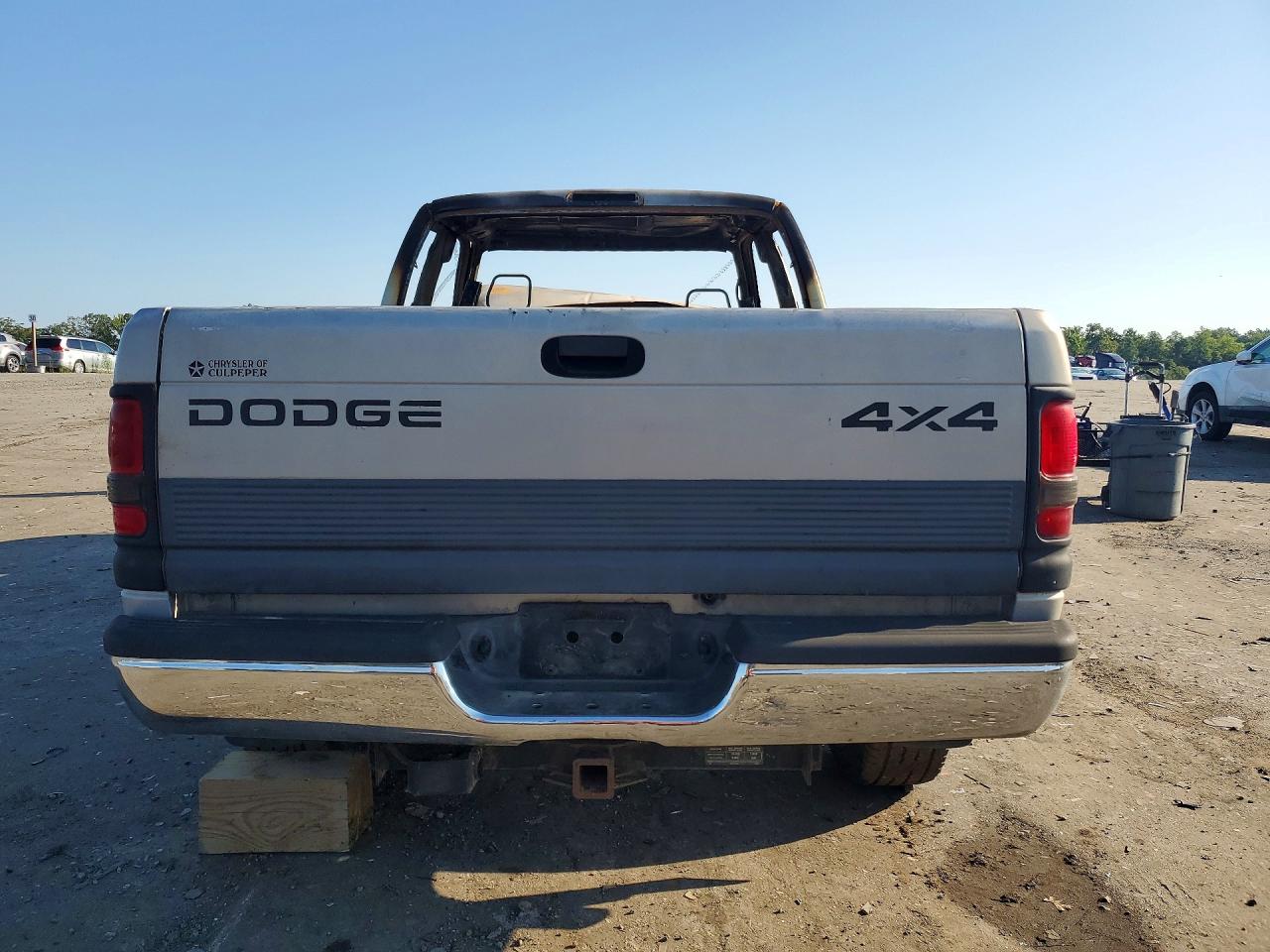 1999 Dodge Ram 1500 Silver vin: 3B7HF13Z3XM590848