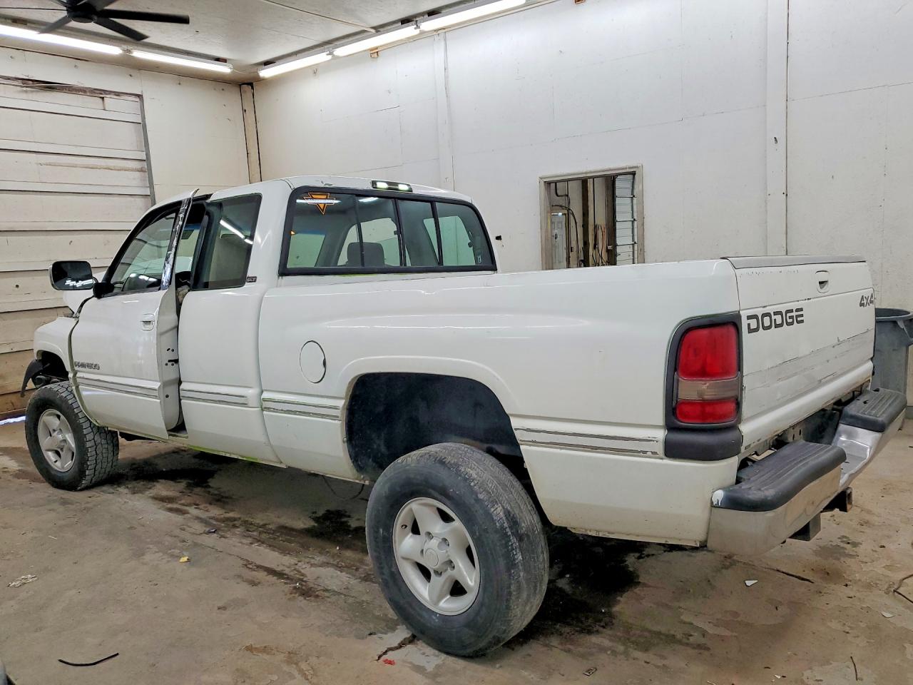 1996 Dodge Ram 1500 White vin: 3B7HF13Z7TG194639