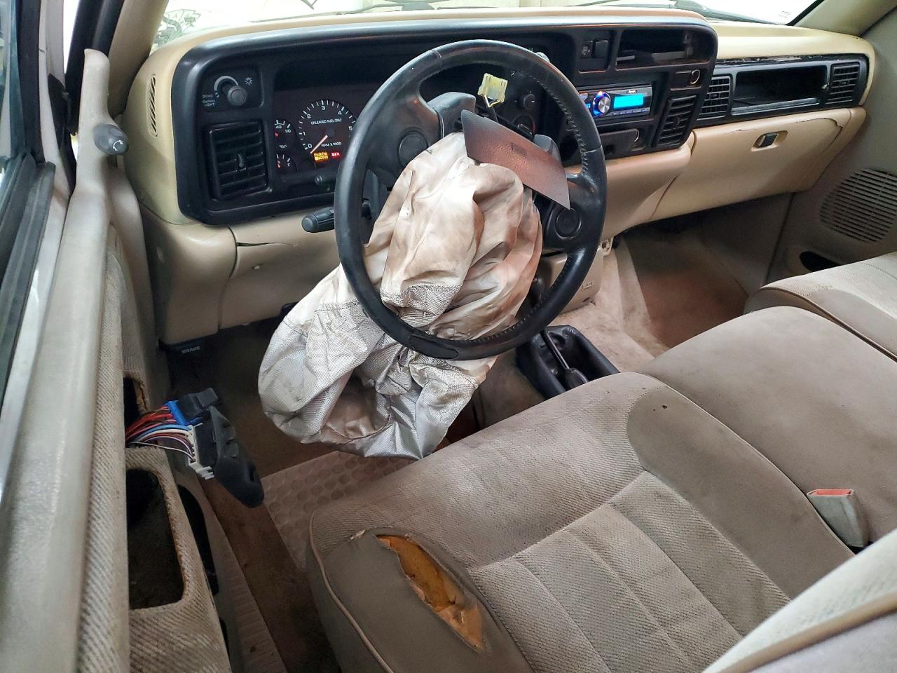 1996 Dodge Ram 1500 White vin: 3B7HF13Z7TG194639