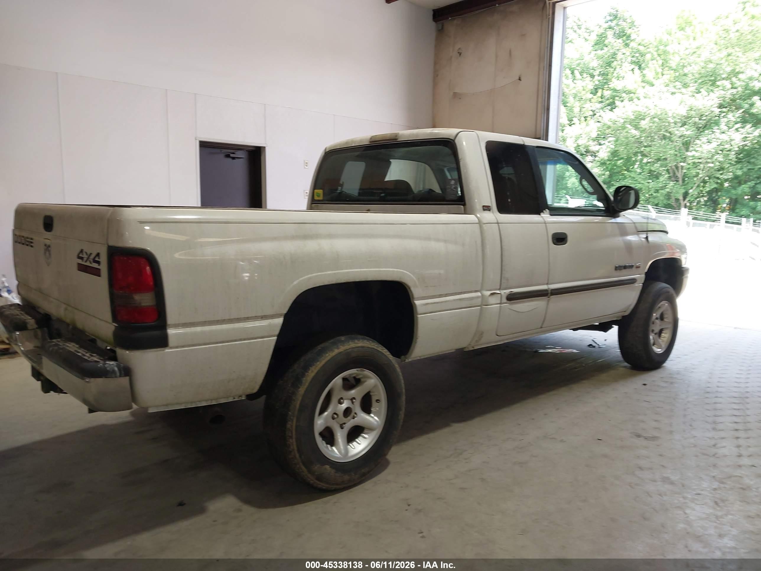 2001 Dodge Ram 1500 St Белый vin: 3B7HF13Z81G712531