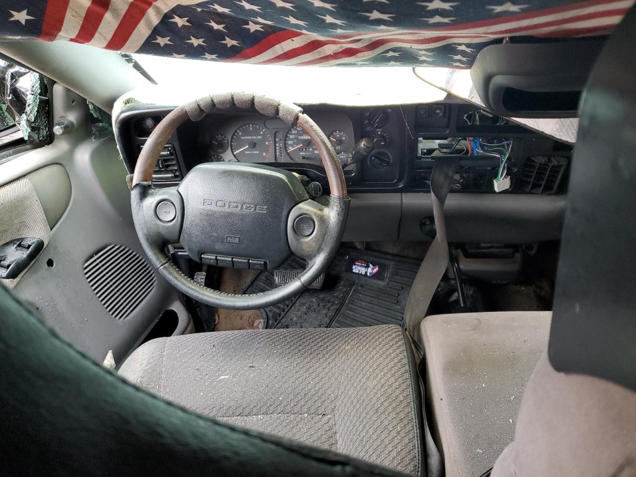 1996 Dodge Ram 1500 Two Tone vin: 3B7HF13Z9TM110368