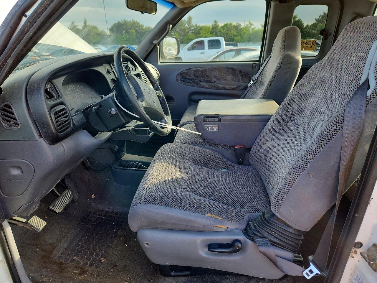 2001 Dodge Ram 1500 White vin: 3B7HF13ZX1G251185