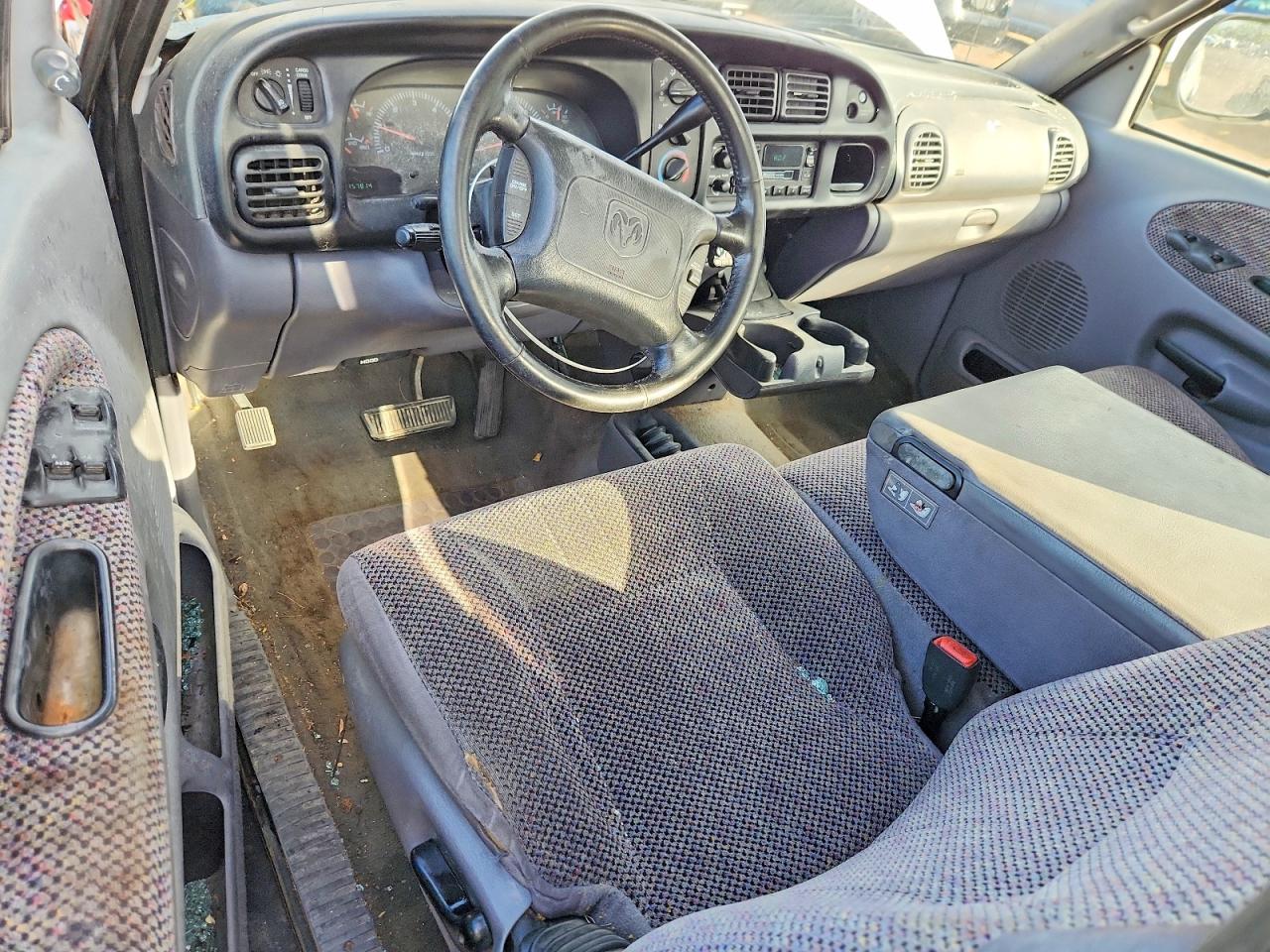 2001 Dodge Ram 1500 White vin: 3B7HF13ZX1G251185