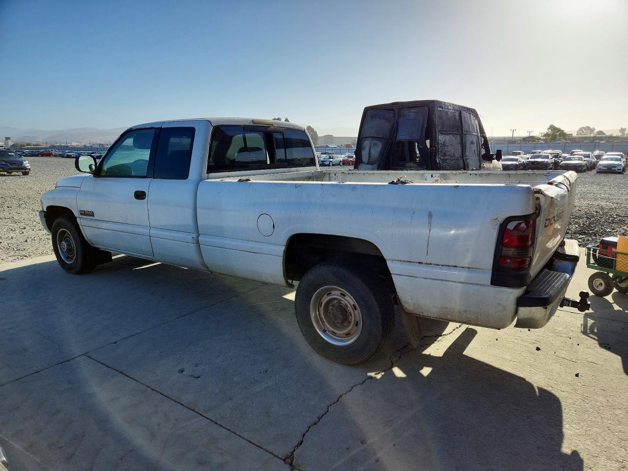 1998 Dodge Ram 2500 White vin: 3B7KC22D7WG155872