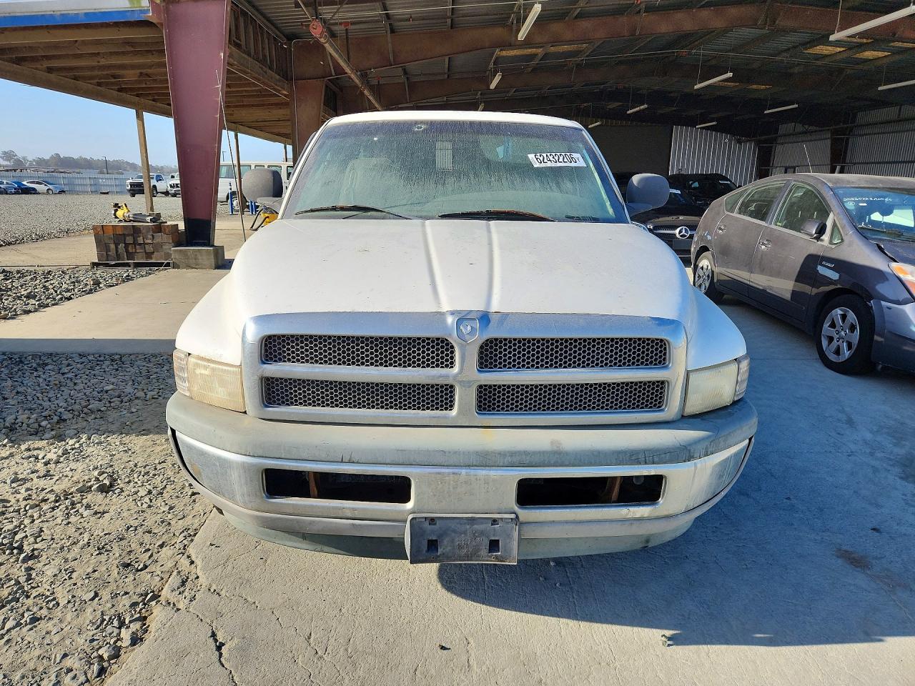 1998 Dodge Ram 2500 White vin: 3B7KC22D7WG155872