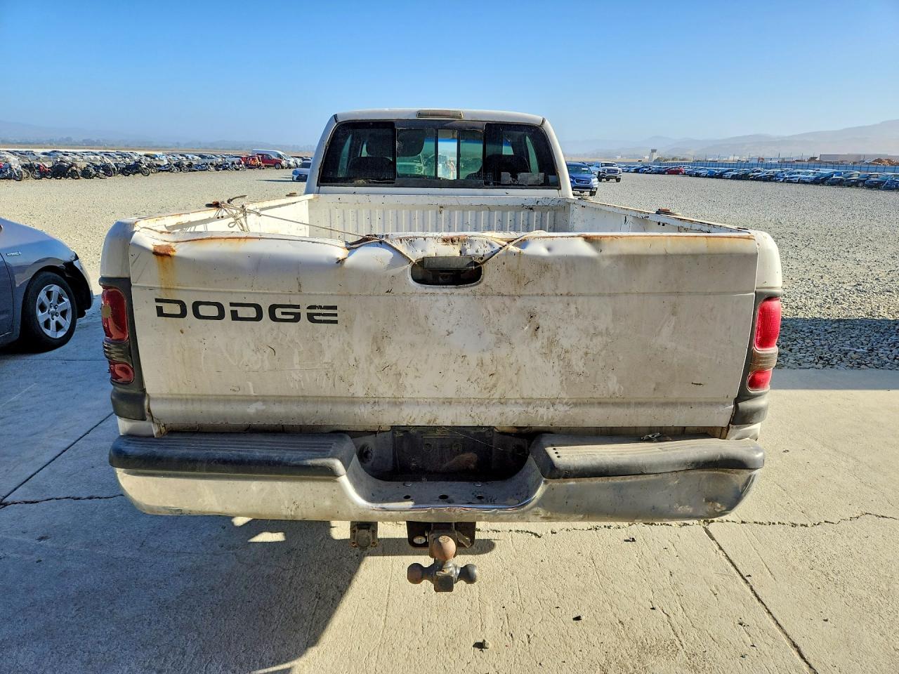 1998 Dodge Ram 2500 White vin: 3B7KC22D7WG155872
