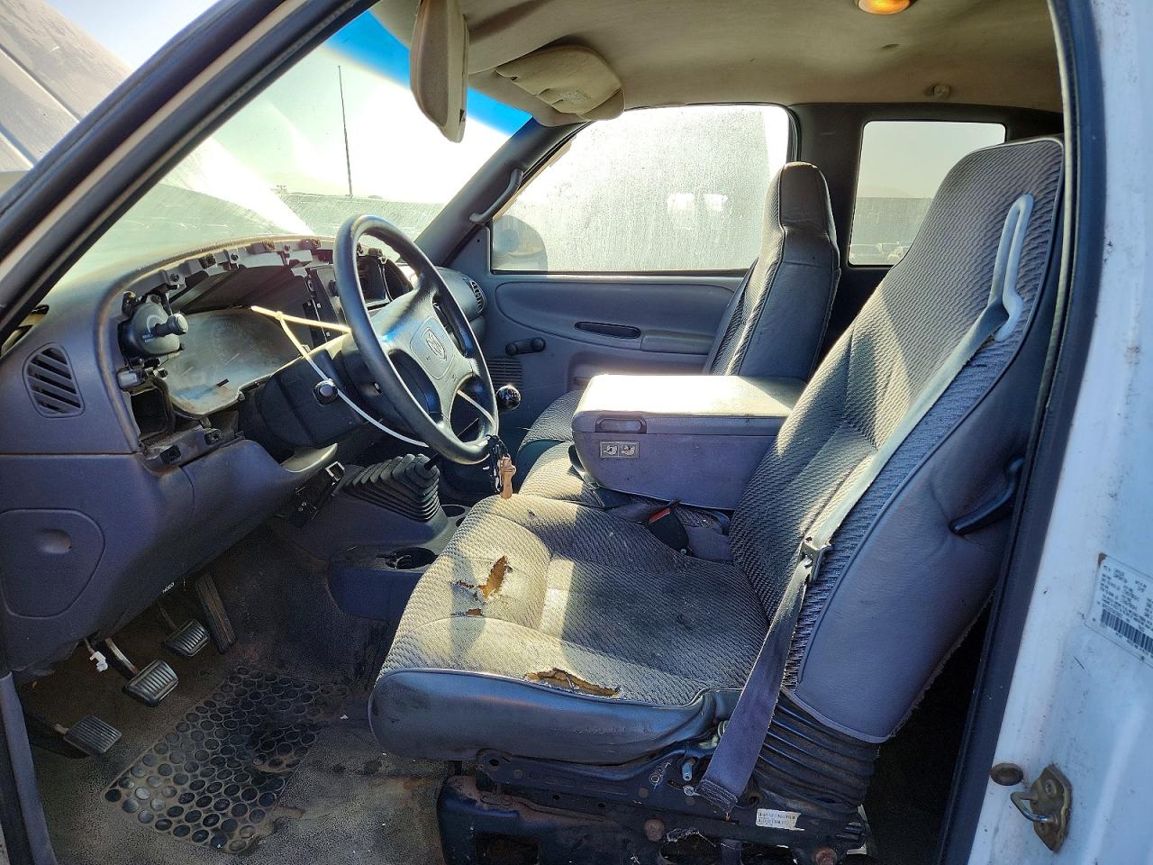 1998 Dodge Ram 2500 White vin: 3B7KC22D7WG155872