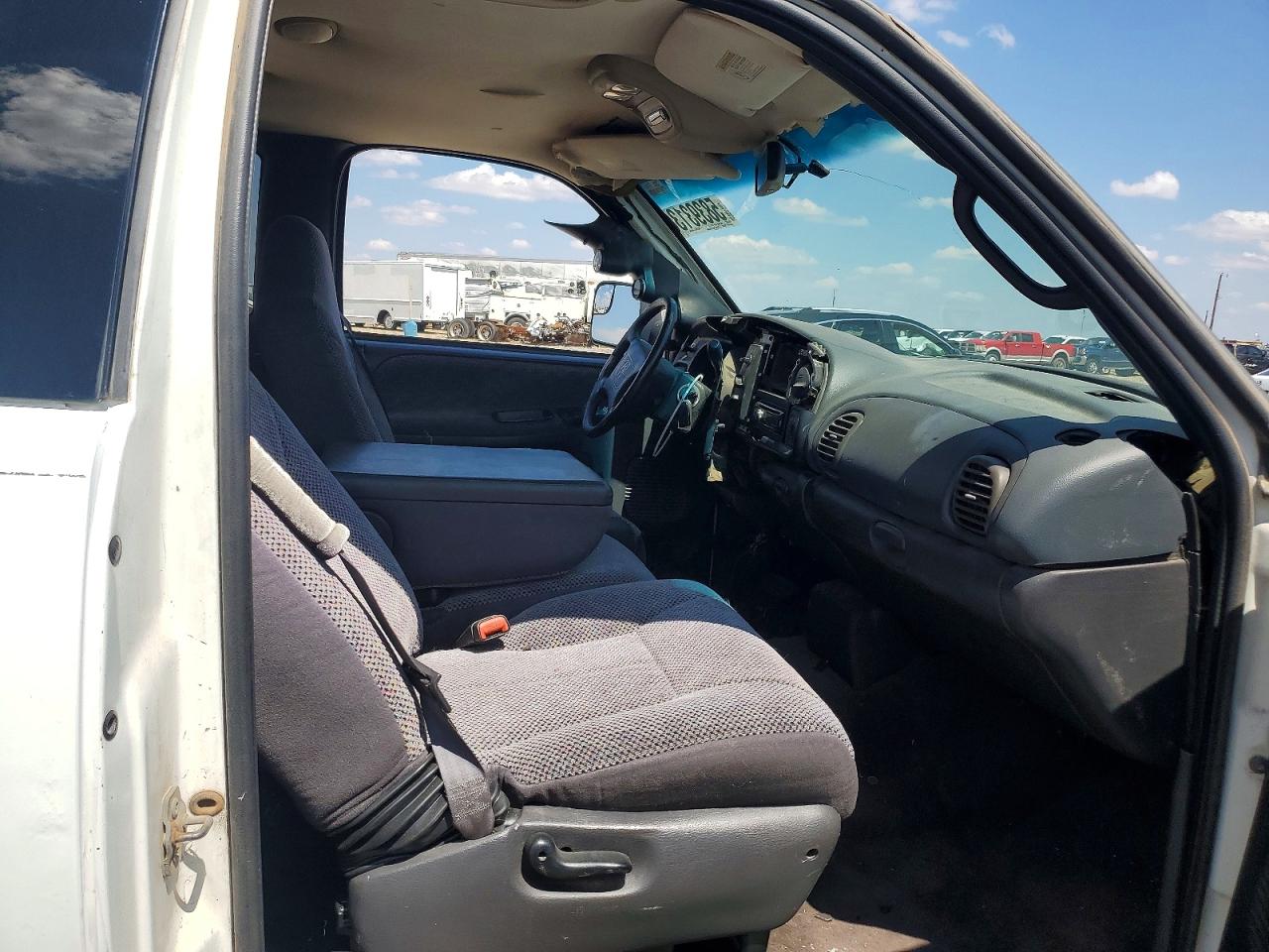 1998 Dodge Ram 2500 White vin: 3B7KC22D9WG103367