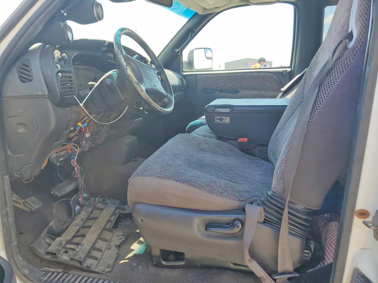 1998 Dodge Ram 2500 White vin: 3B7KC22D9WG103367