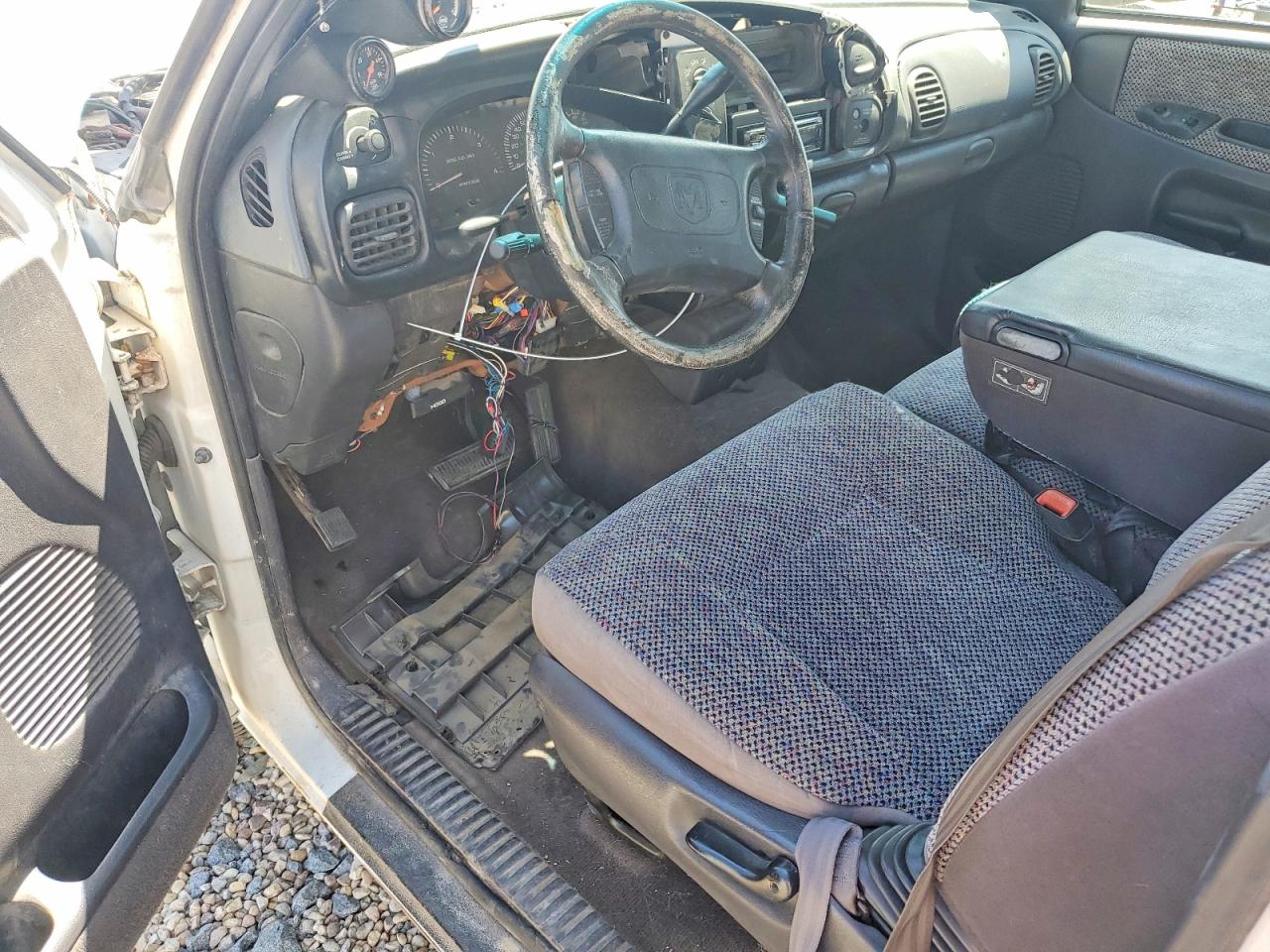 1998 Dodge Ram 2500 White vin: 3B7KC22D9WG103367