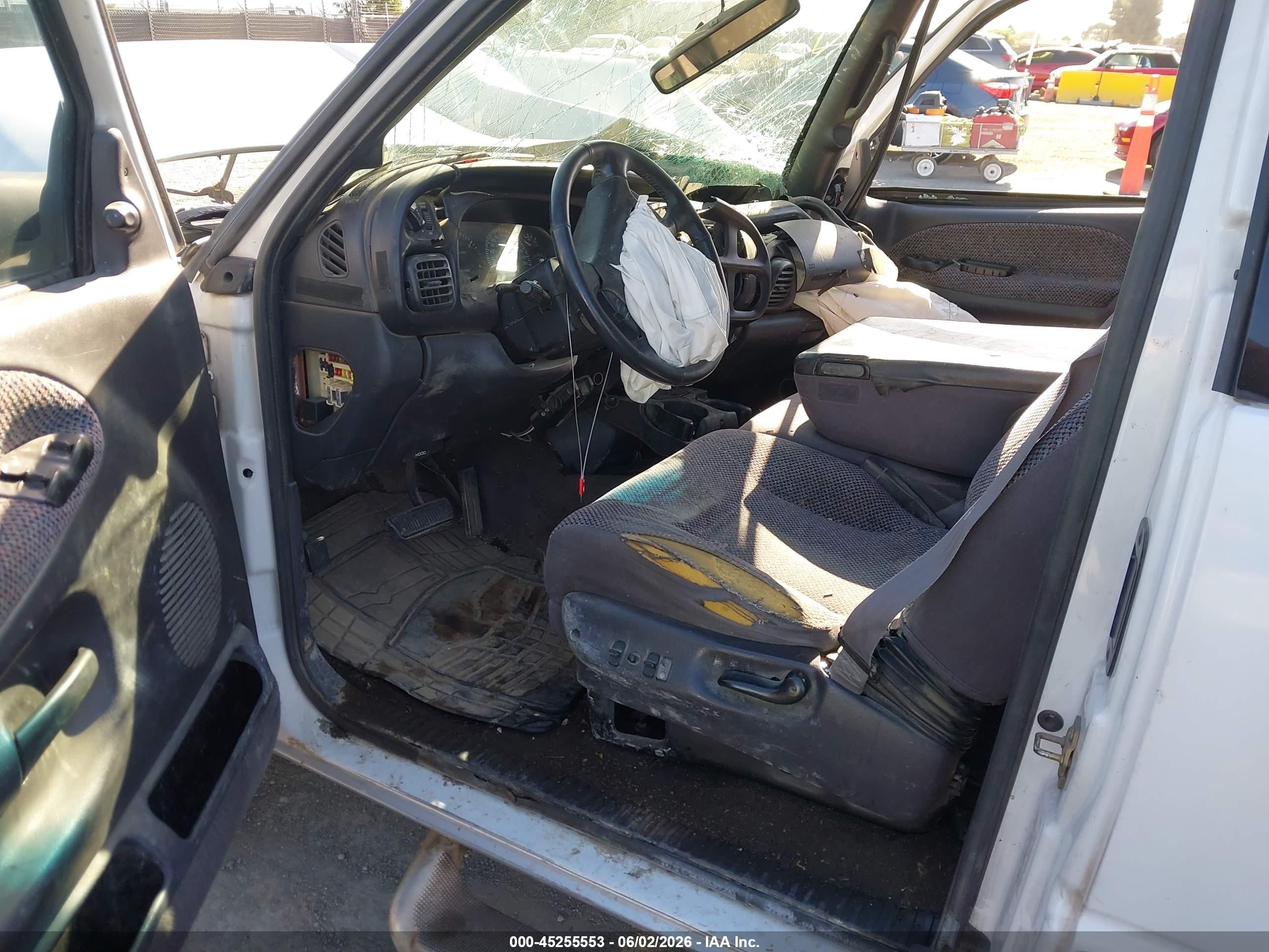 2002 Dodge Ram 2500 St White vin: 3B7KC23632M202424