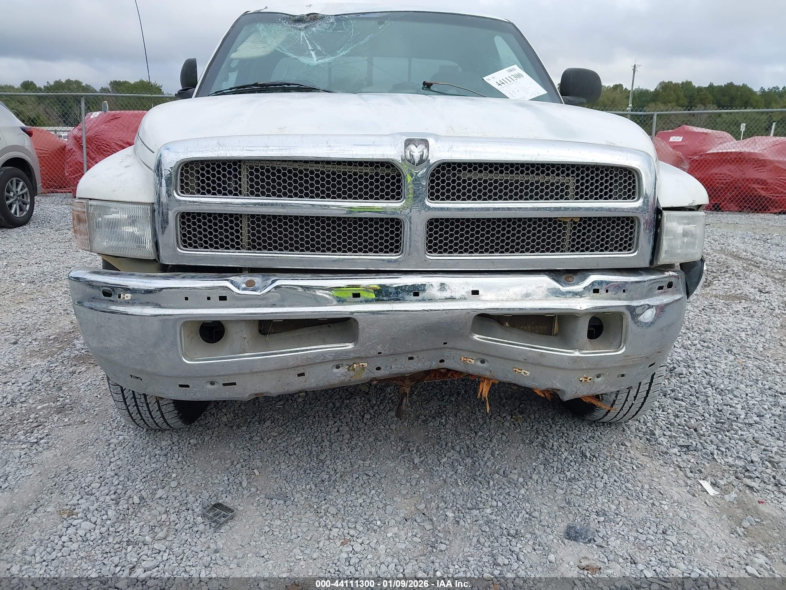2000 Dodge Ram 2500 St Белый vin: 3B7KC2363YG113279