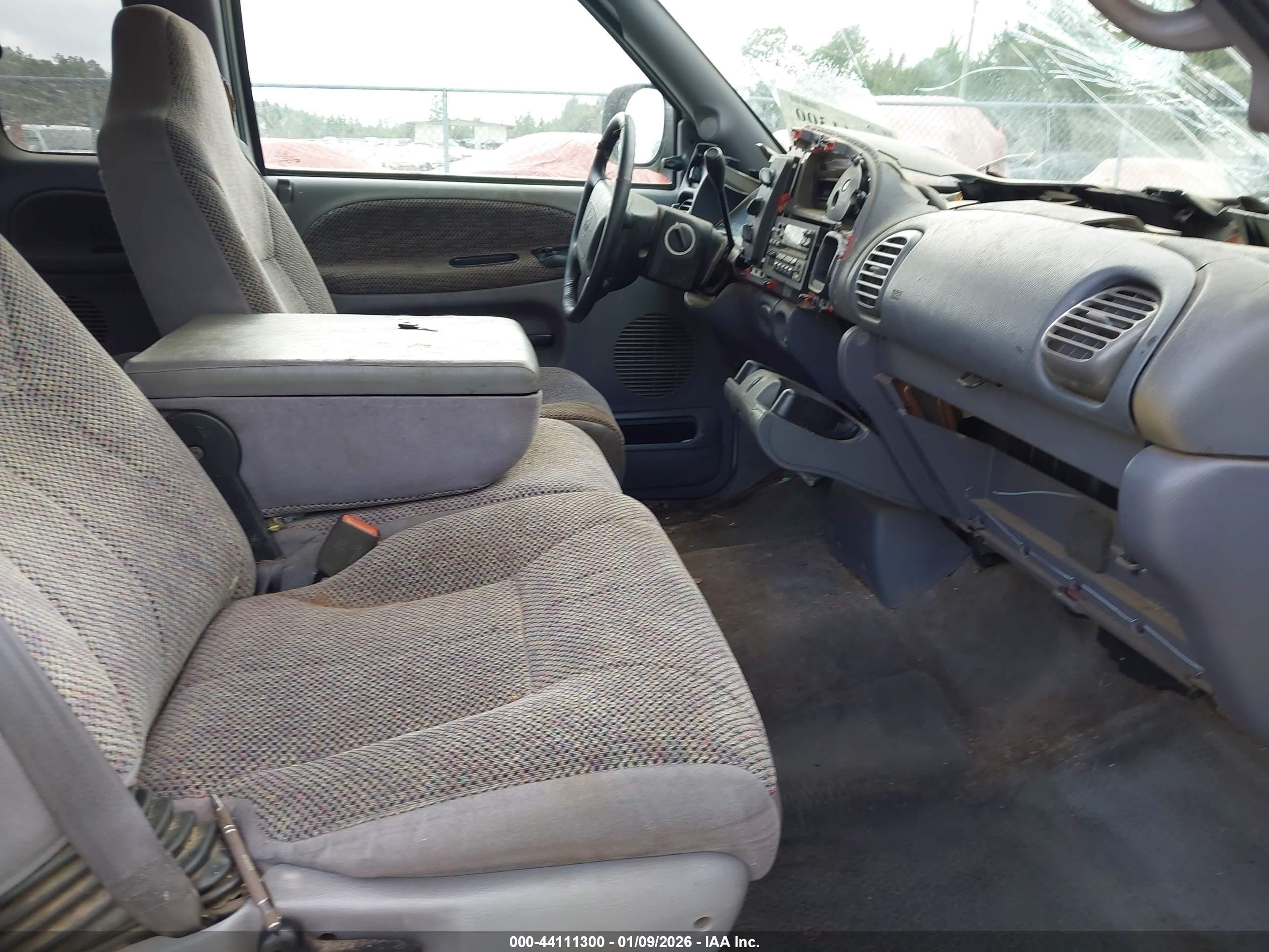 2000 Dodge Ram 2500 St Белый vin: 3B7KC2363YG113279