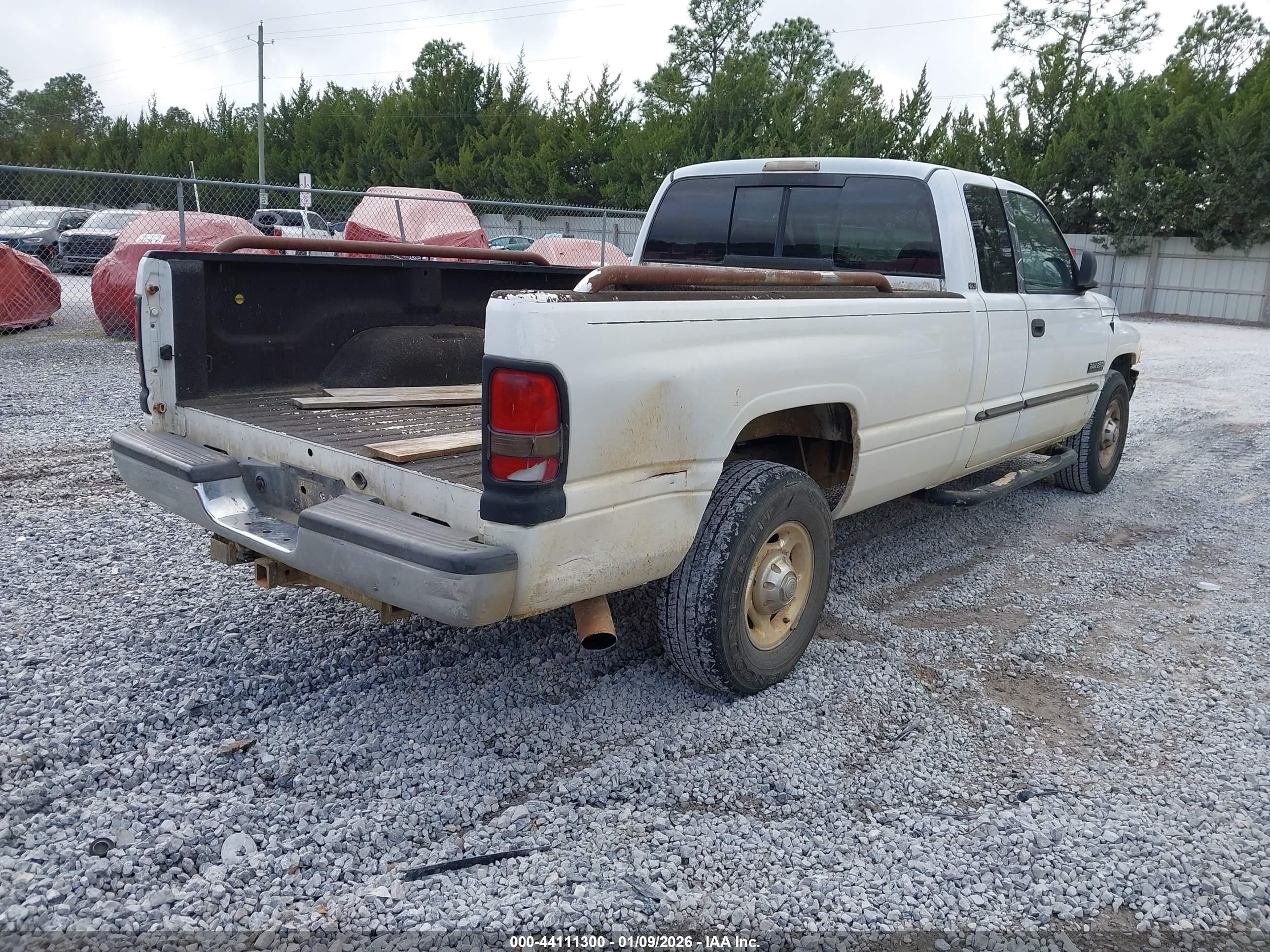 2000 Dodge Ram 2500 St Белый vin: 3B7KC2363YG113279