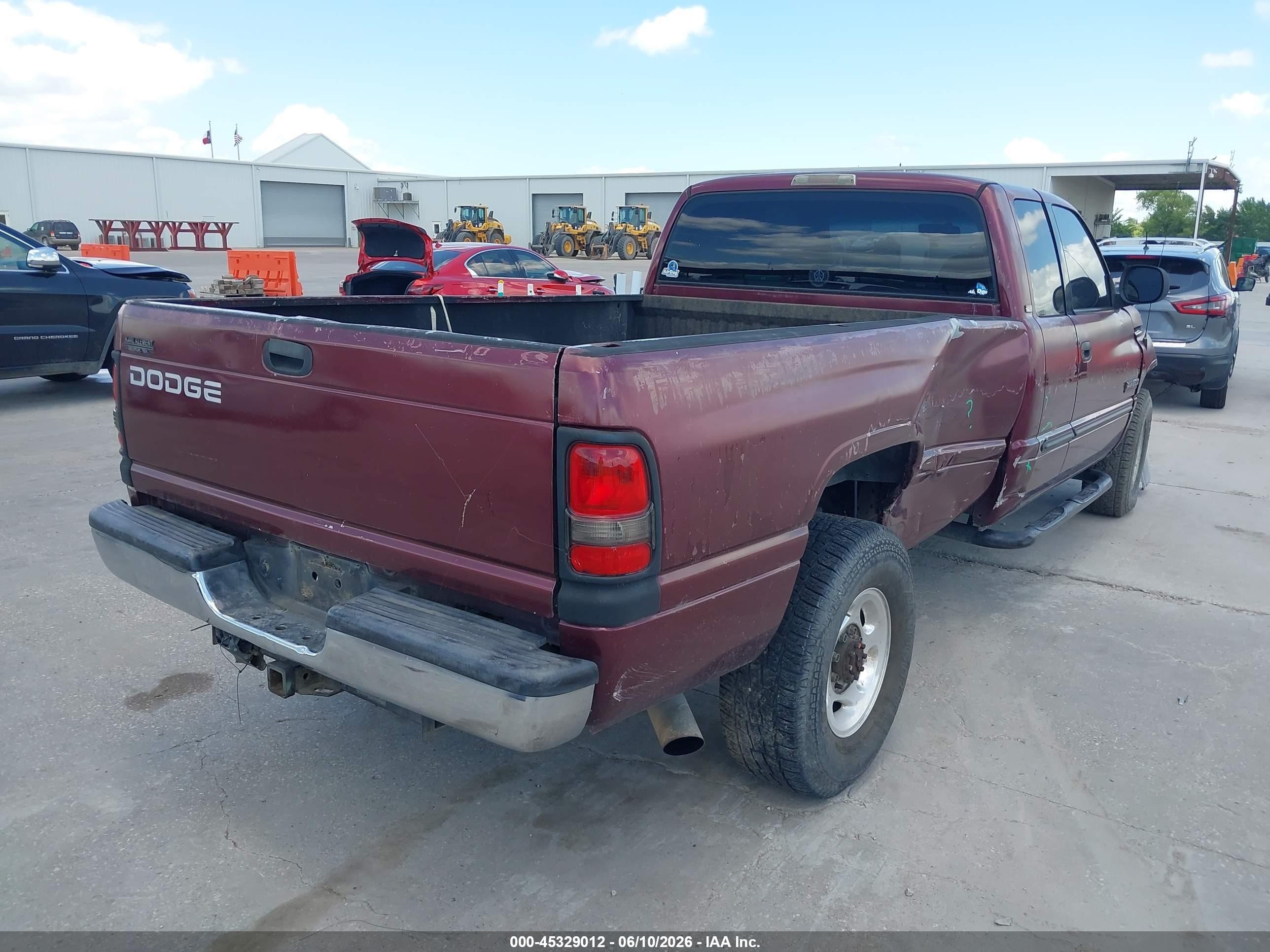 2001 Dodge Ram 2500 St Красный vin: 3B7KC23641G749649