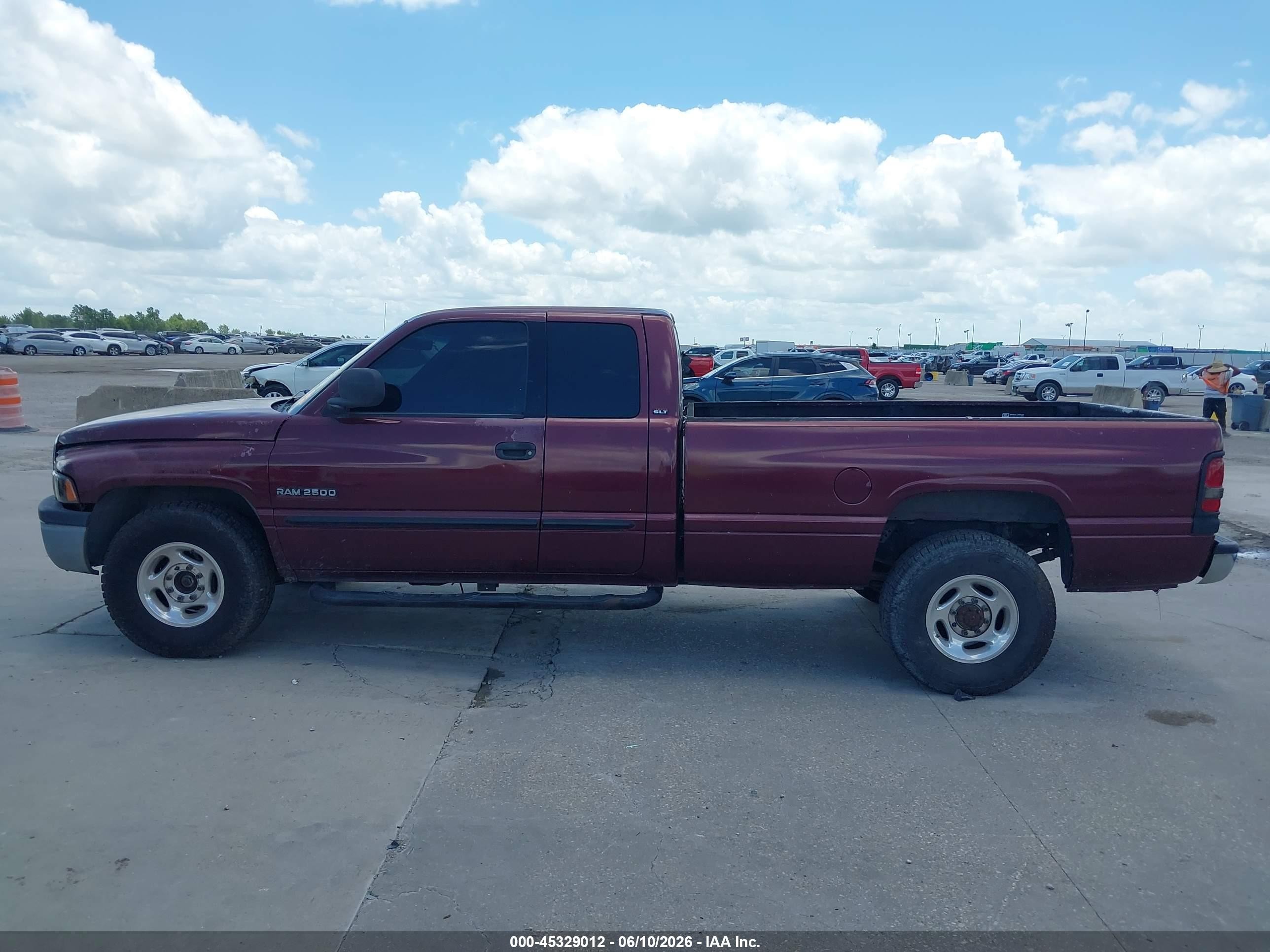 2001 Dodge Ram 2500 St Красный vin: 3B7KC23641G749649