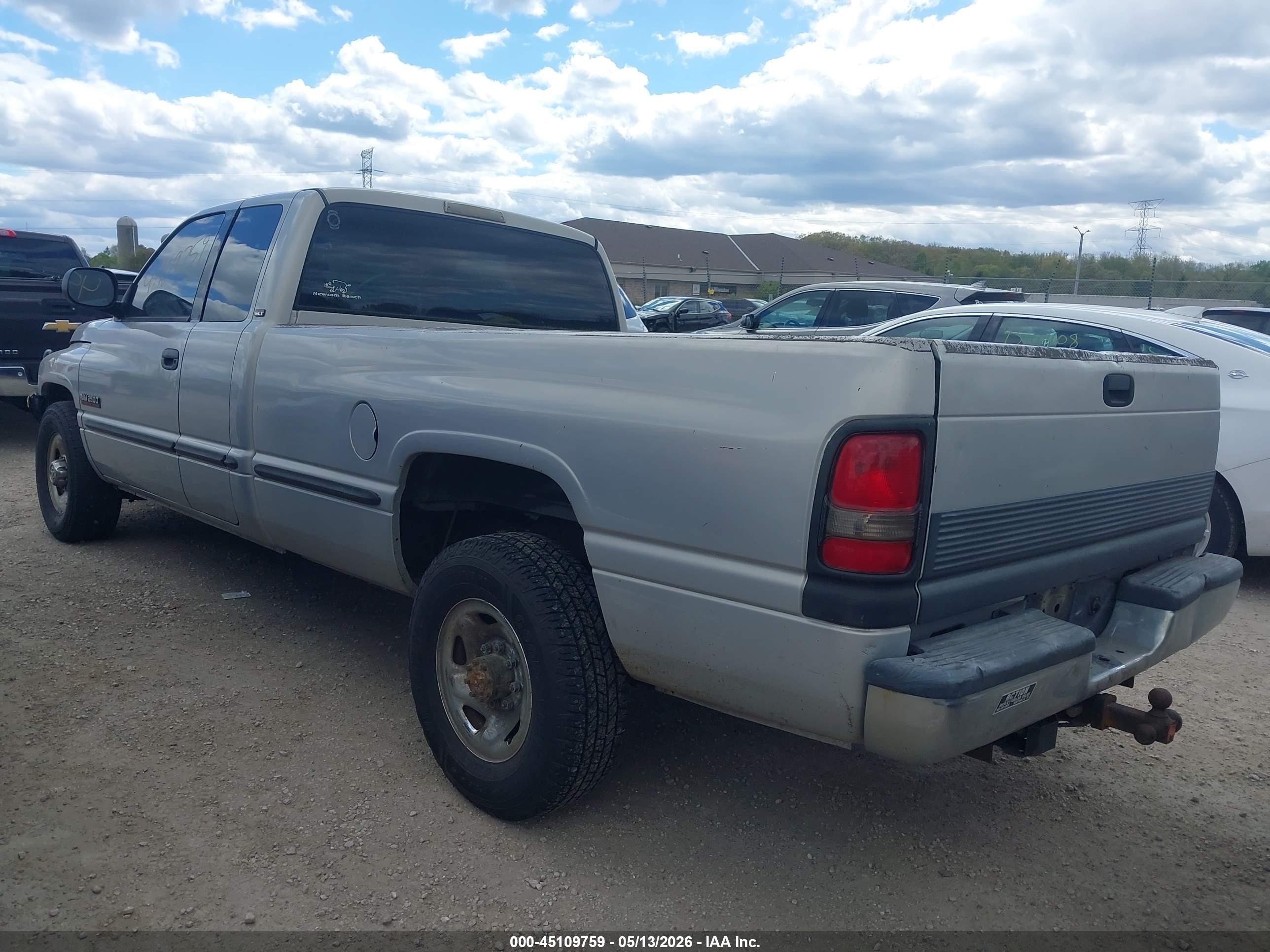 1999 Dodge Ram 2500 St Champagne vin: 3B7KC2367XG184676