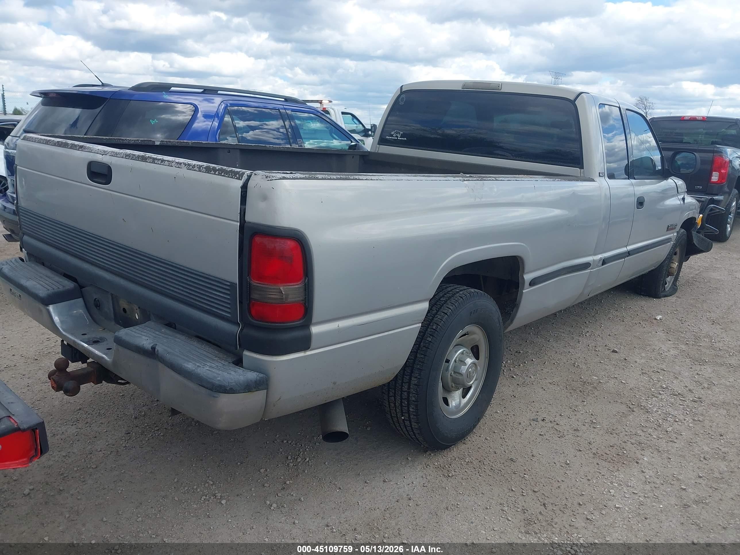 1999 Dodge Ram 2500 St Champagne vin: 3B7KC2367XG184676