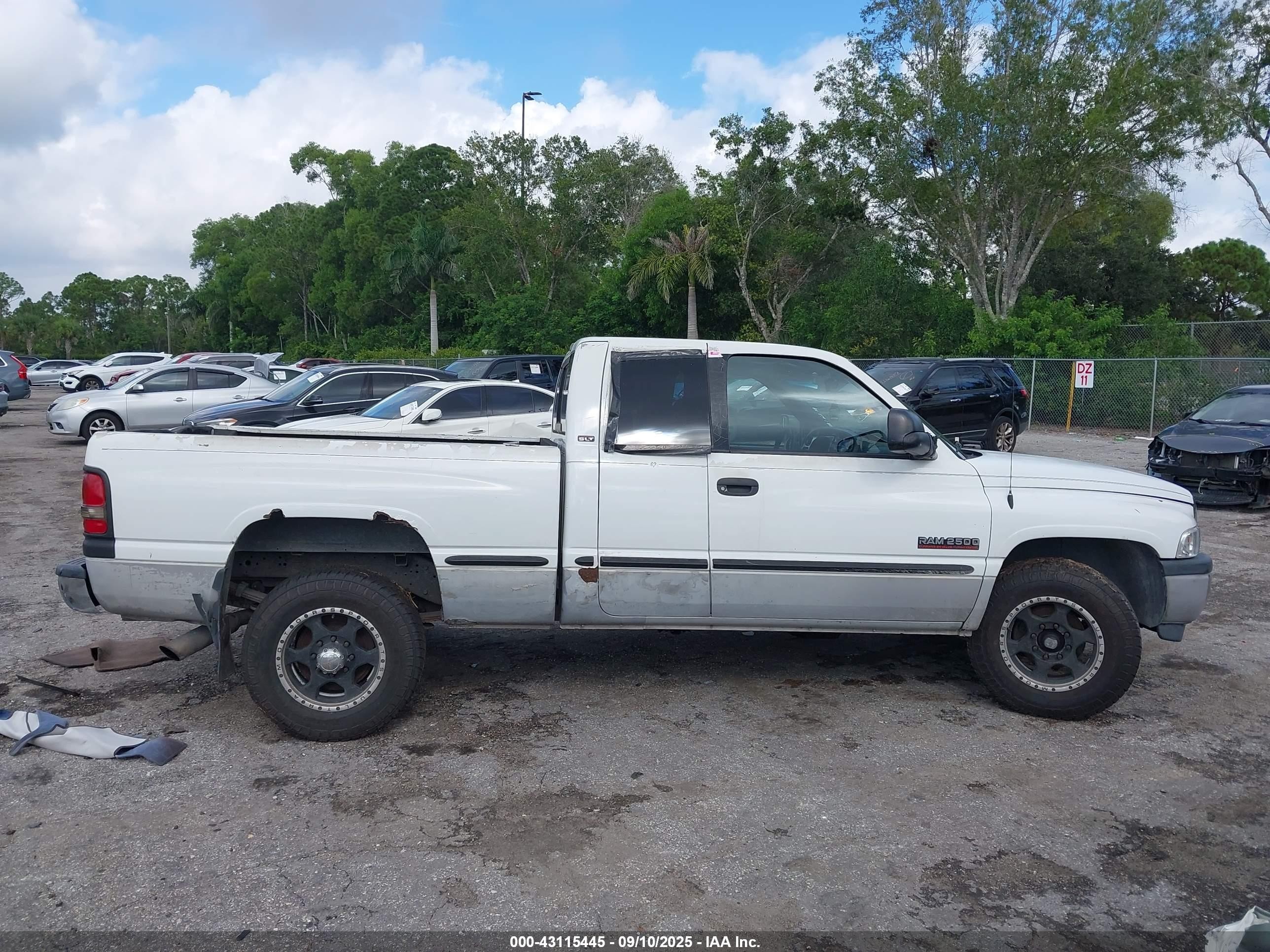 1999 Dodge Ram 2500 St White vin: 3B7KC2369XG236101