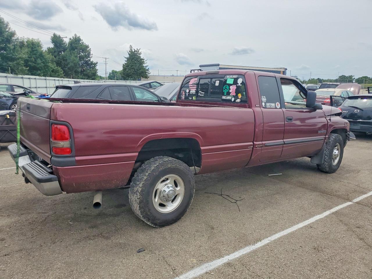 2001 Dodge Ram 2500 Maroon vin: 3B7KC23711G754204