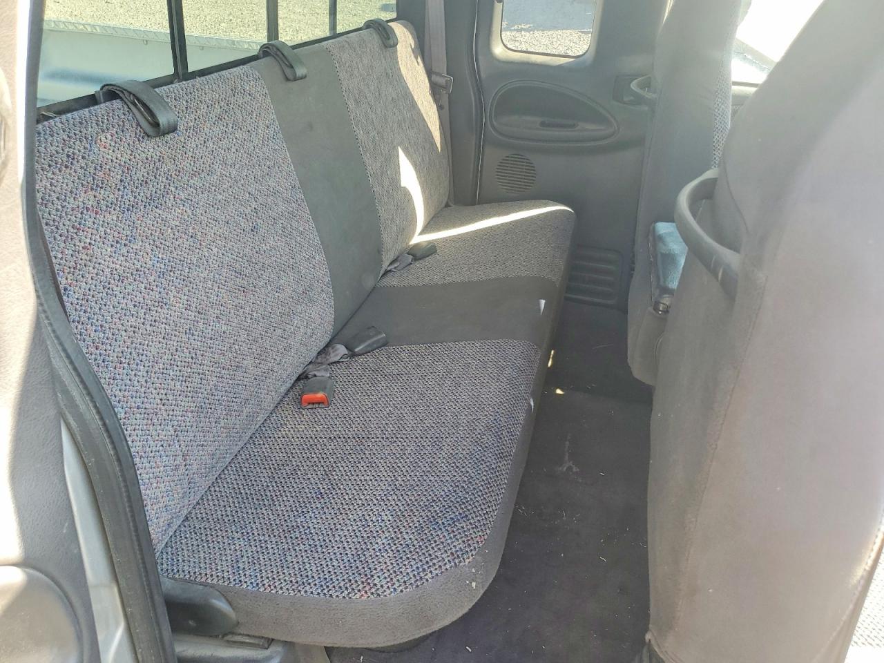 2002 Dodge Ram 2500 Silver vin: 3B7KC23C72M200178
