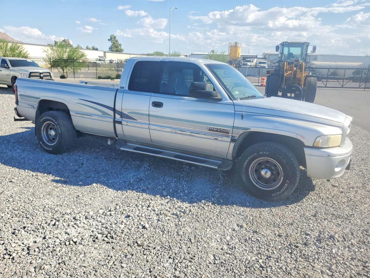 2002 Dodge Ram 2500 Silver vin: 3B7KC23C72M200178