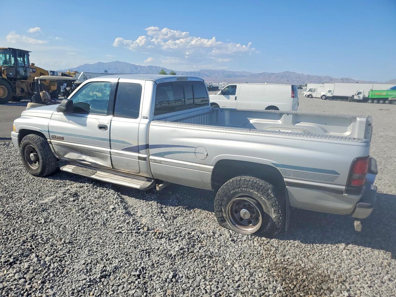 2002 Dodge Ram 2500 Silver vin: 3B7KC23C72M200178