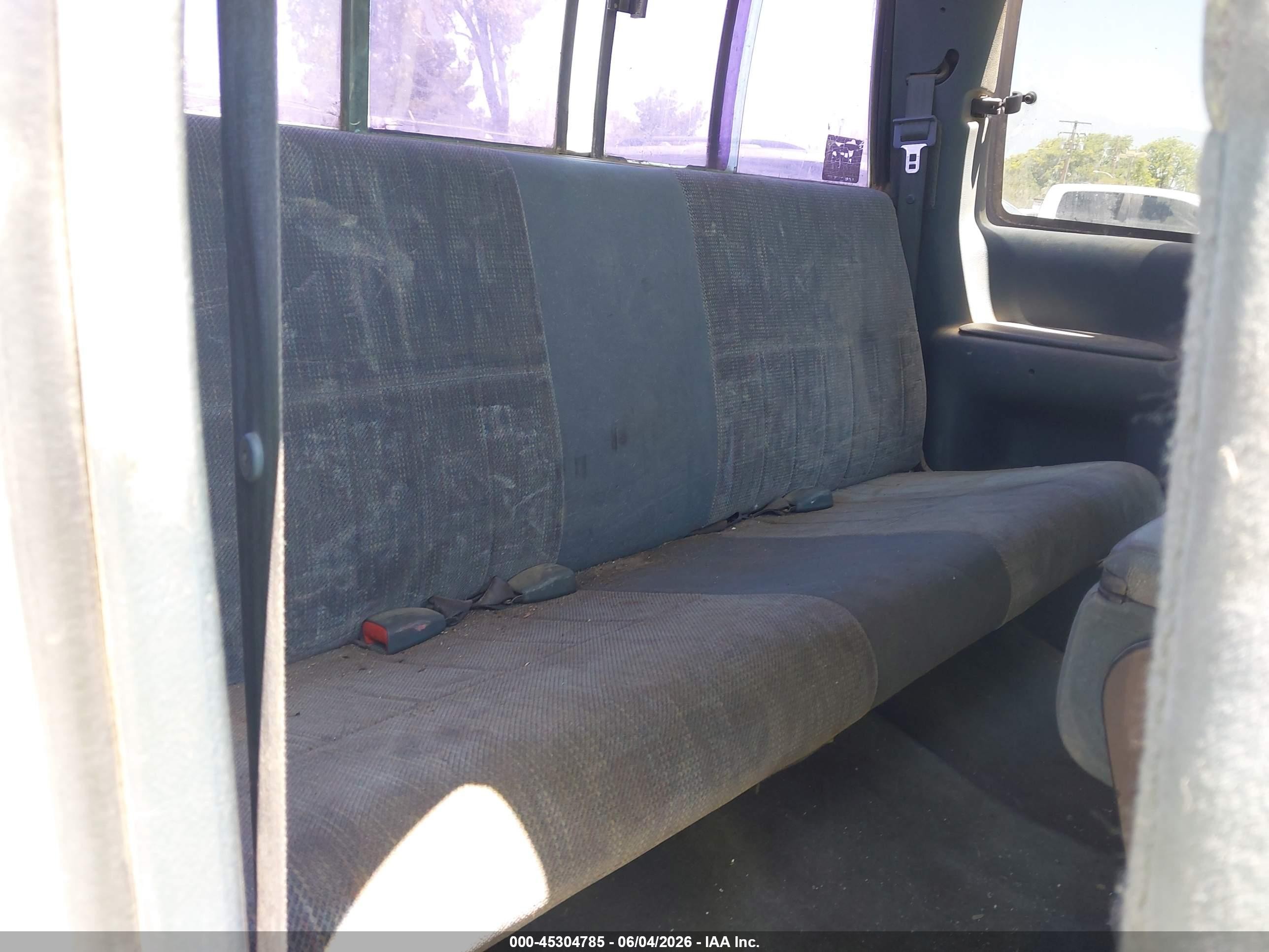 1997 Dodge Ram 2500 St Серебряный vin: 3B7KC23D1VM581796