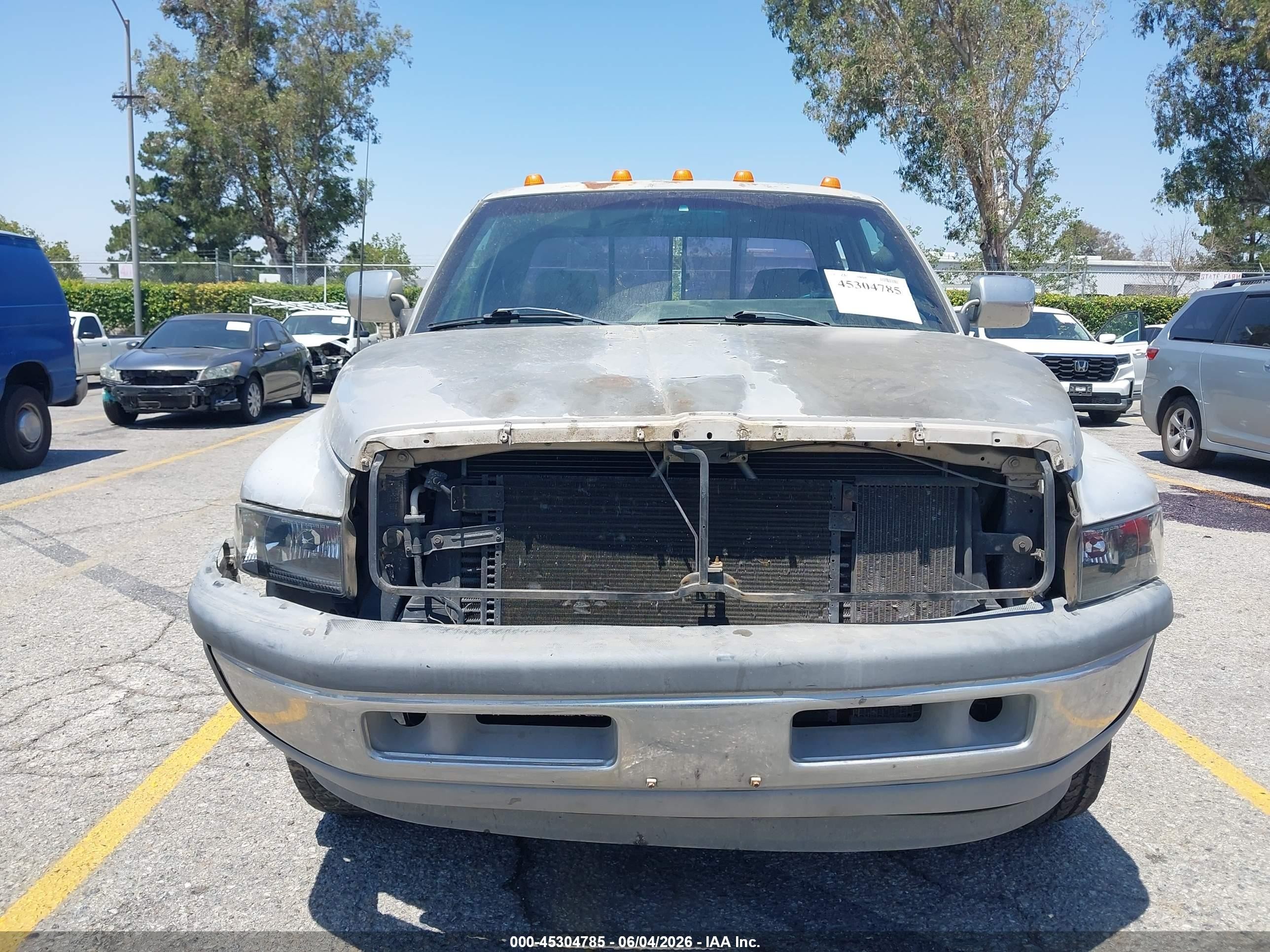 1997 Dodge Ram 2500 St Серебряный vin: 3B7KC23D1VM581796