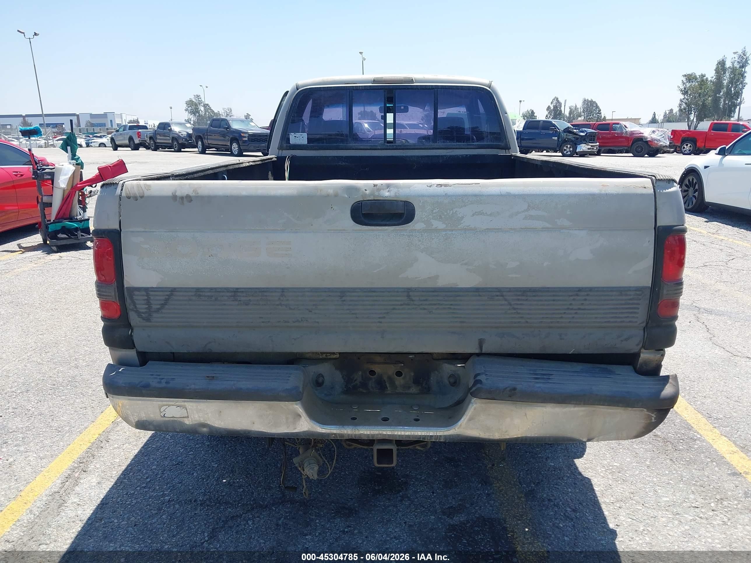 1997 Dodge Ram 2500 St Серебряный vin: 3B7KC23D1VM581796