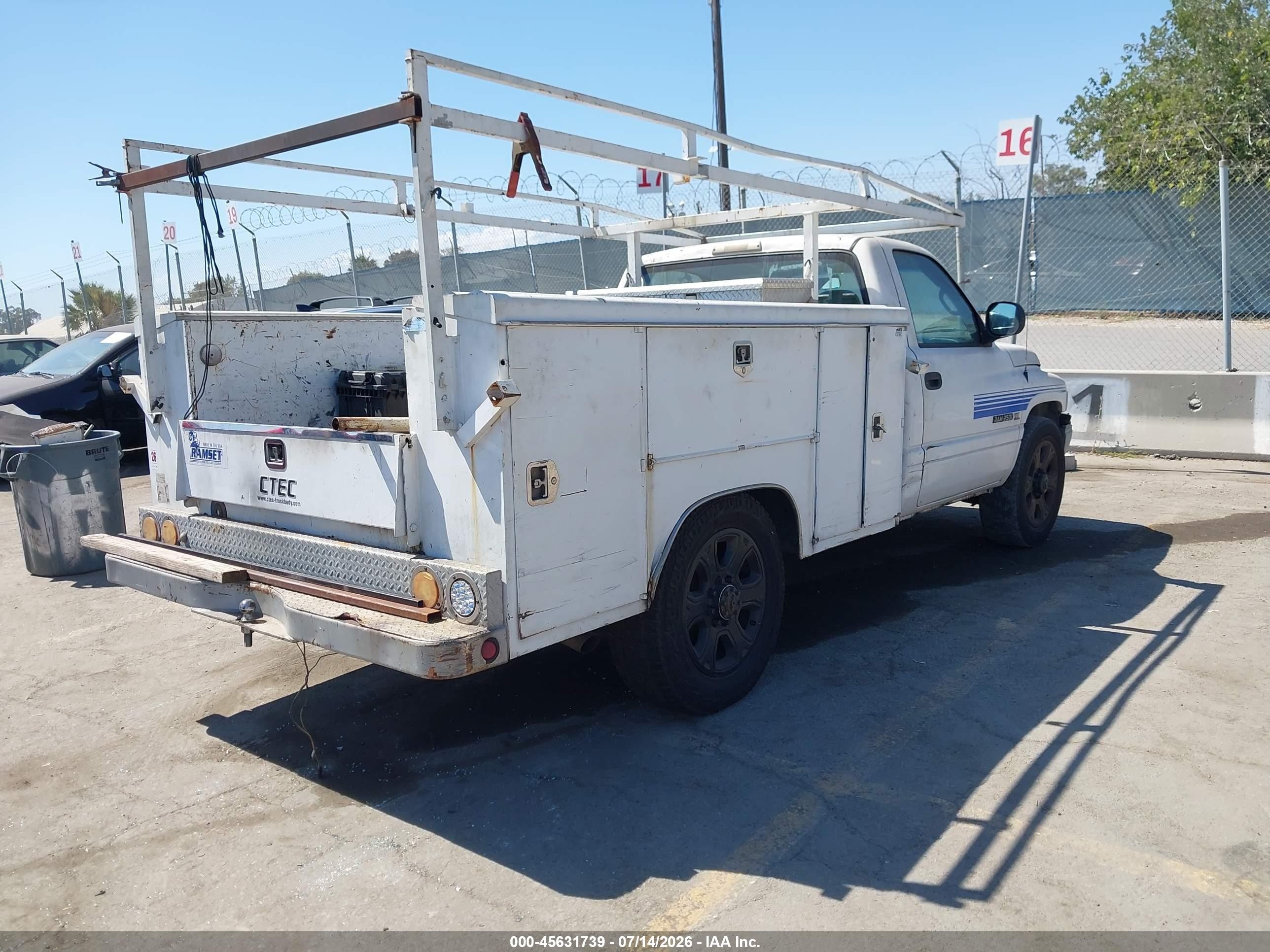 2001 Dodge Ram 2500 St White vin: 3B7KC26Z71M530210